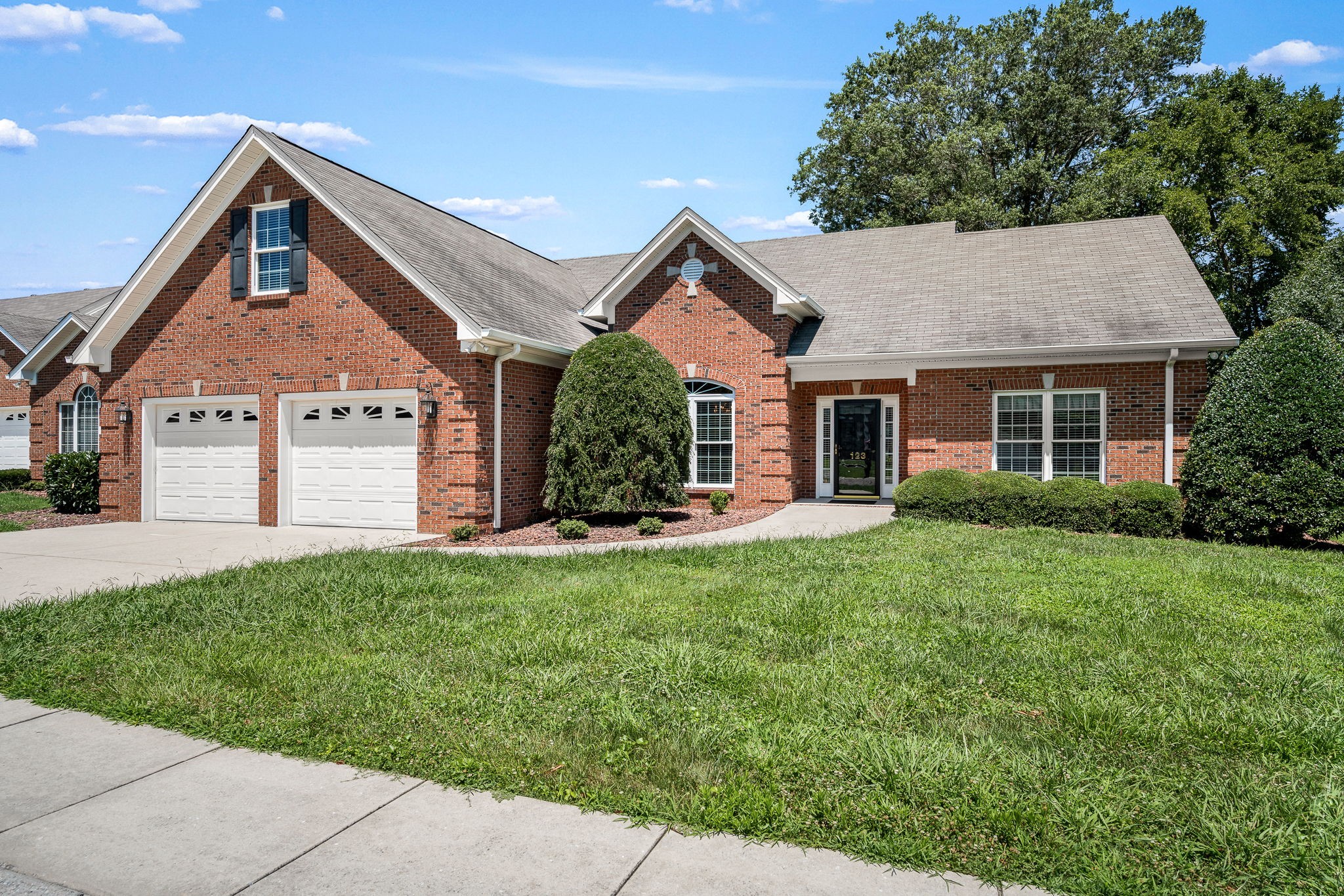 123 MAGNOLIA GLEN CIRCLE