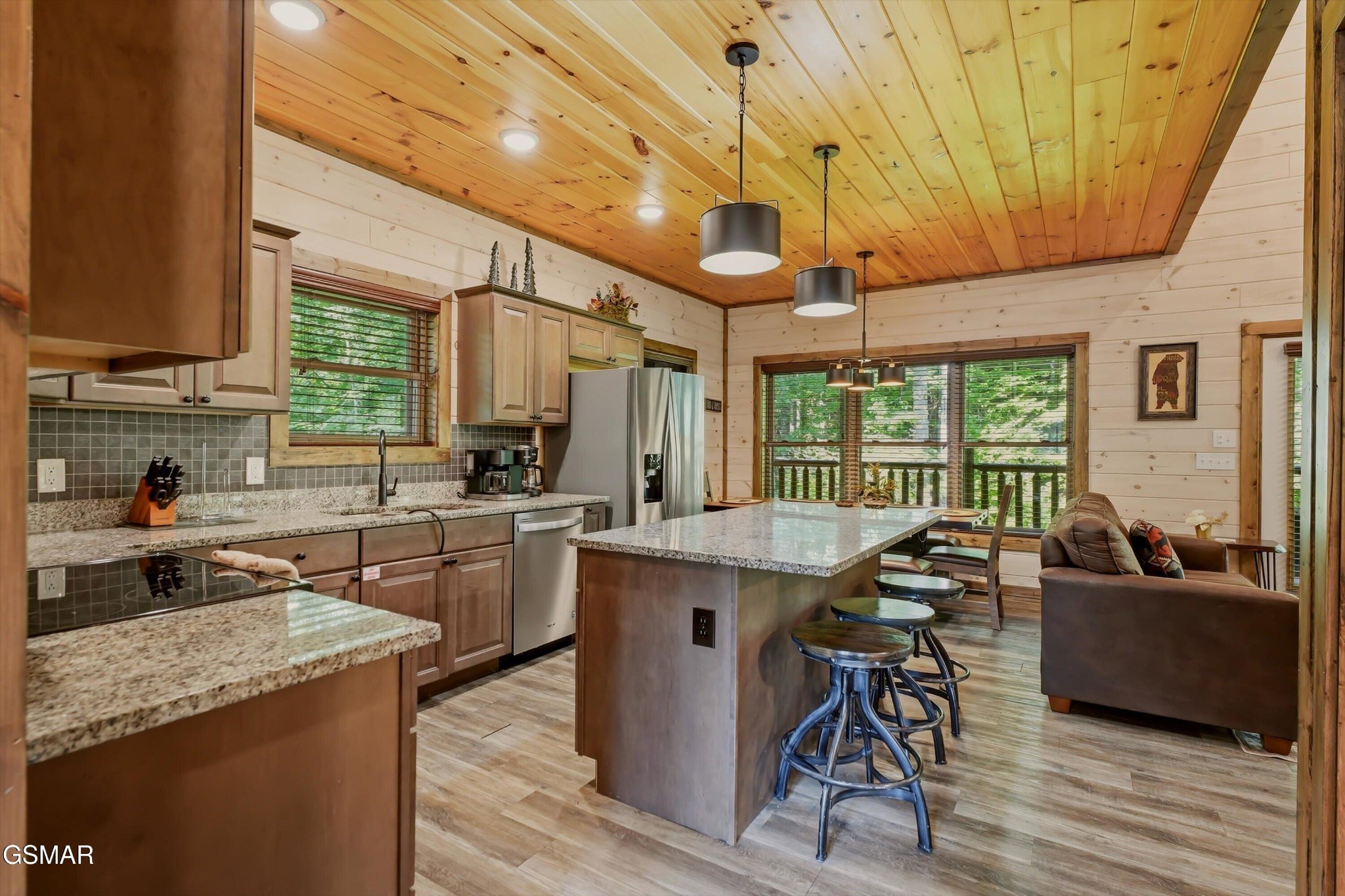 2108 Roscoe Court Property Photo 4