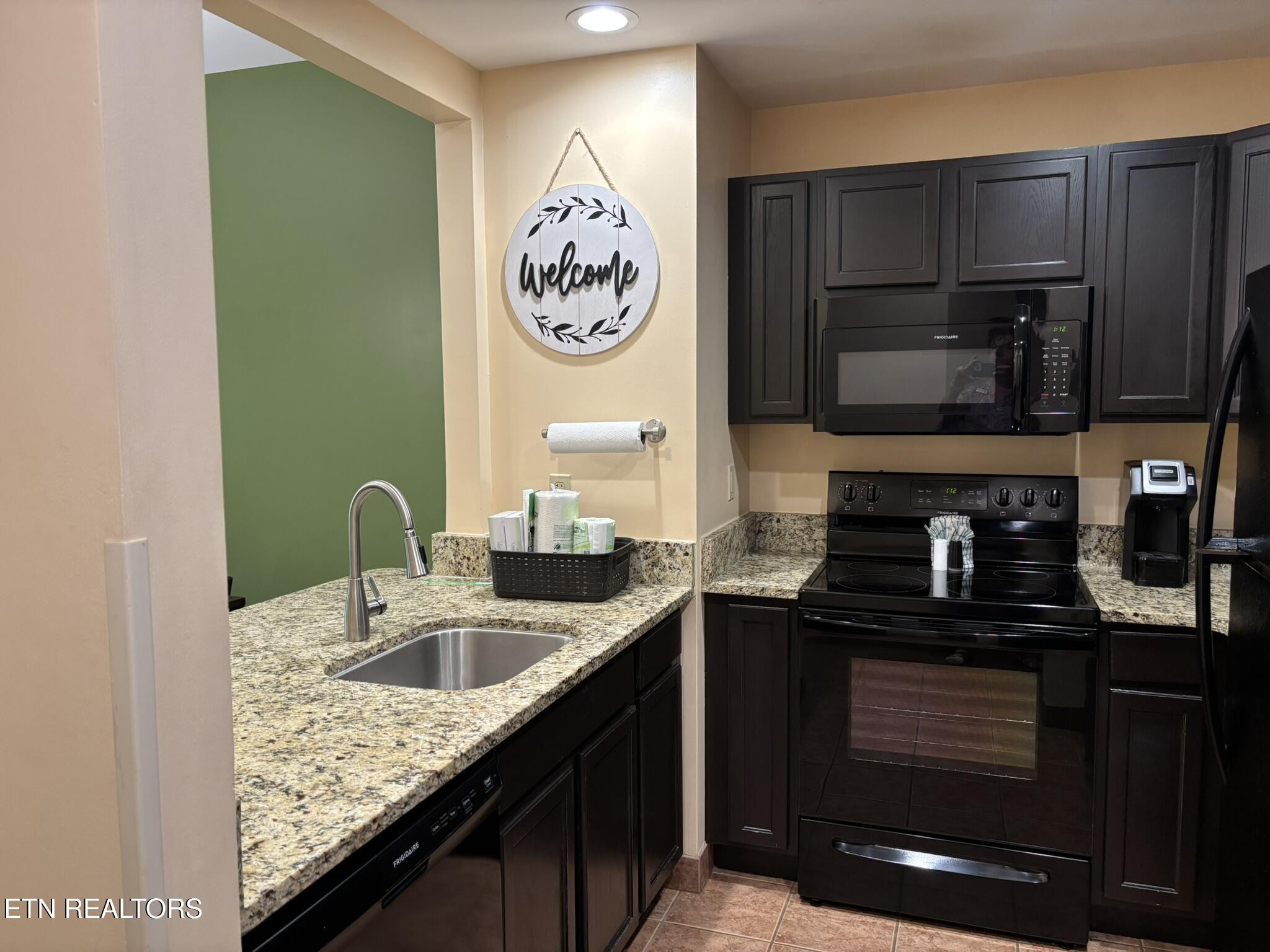 225 Collier Drive Property Photo 2
