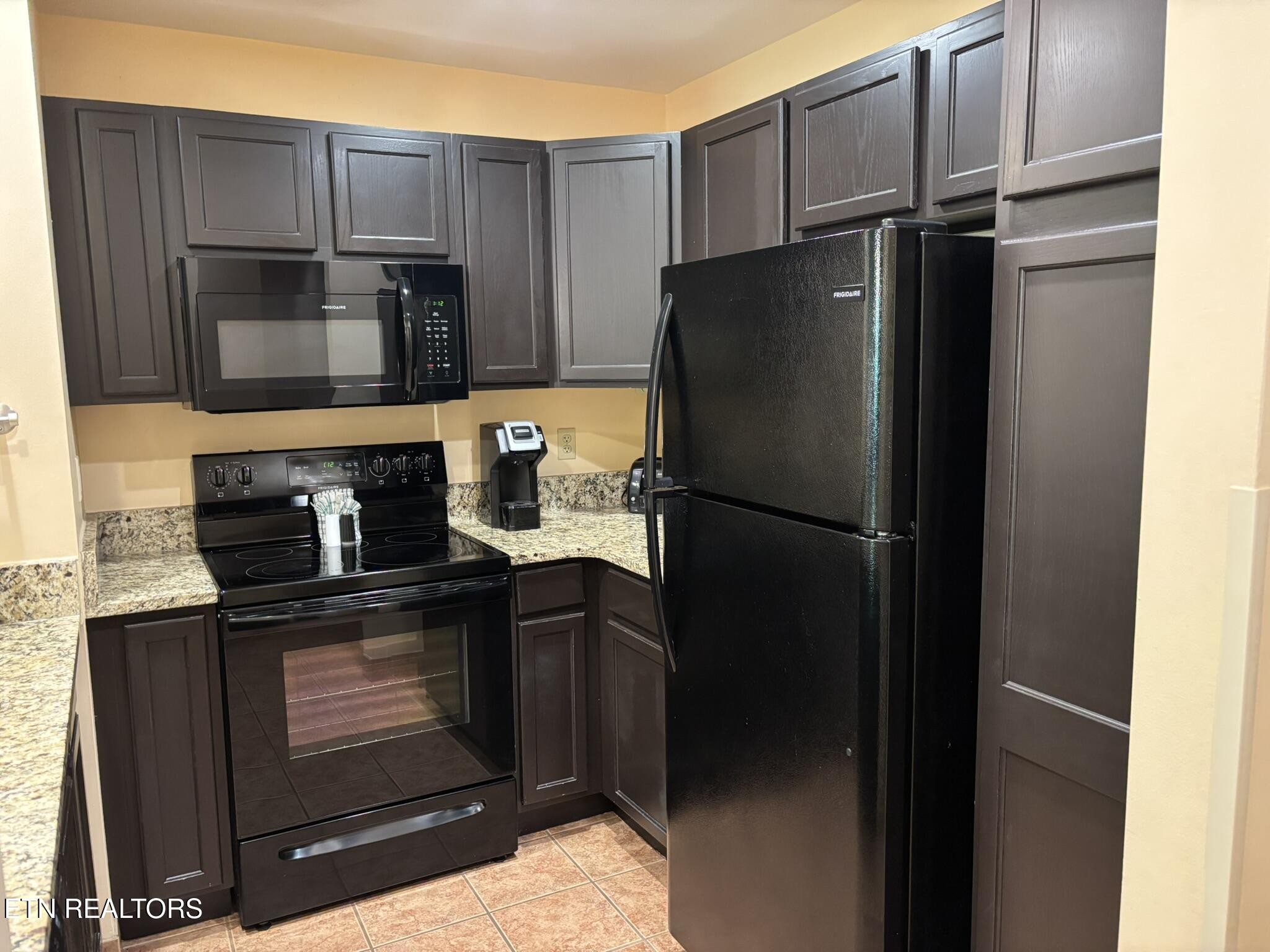 225 Collier Drive Property Photo 3