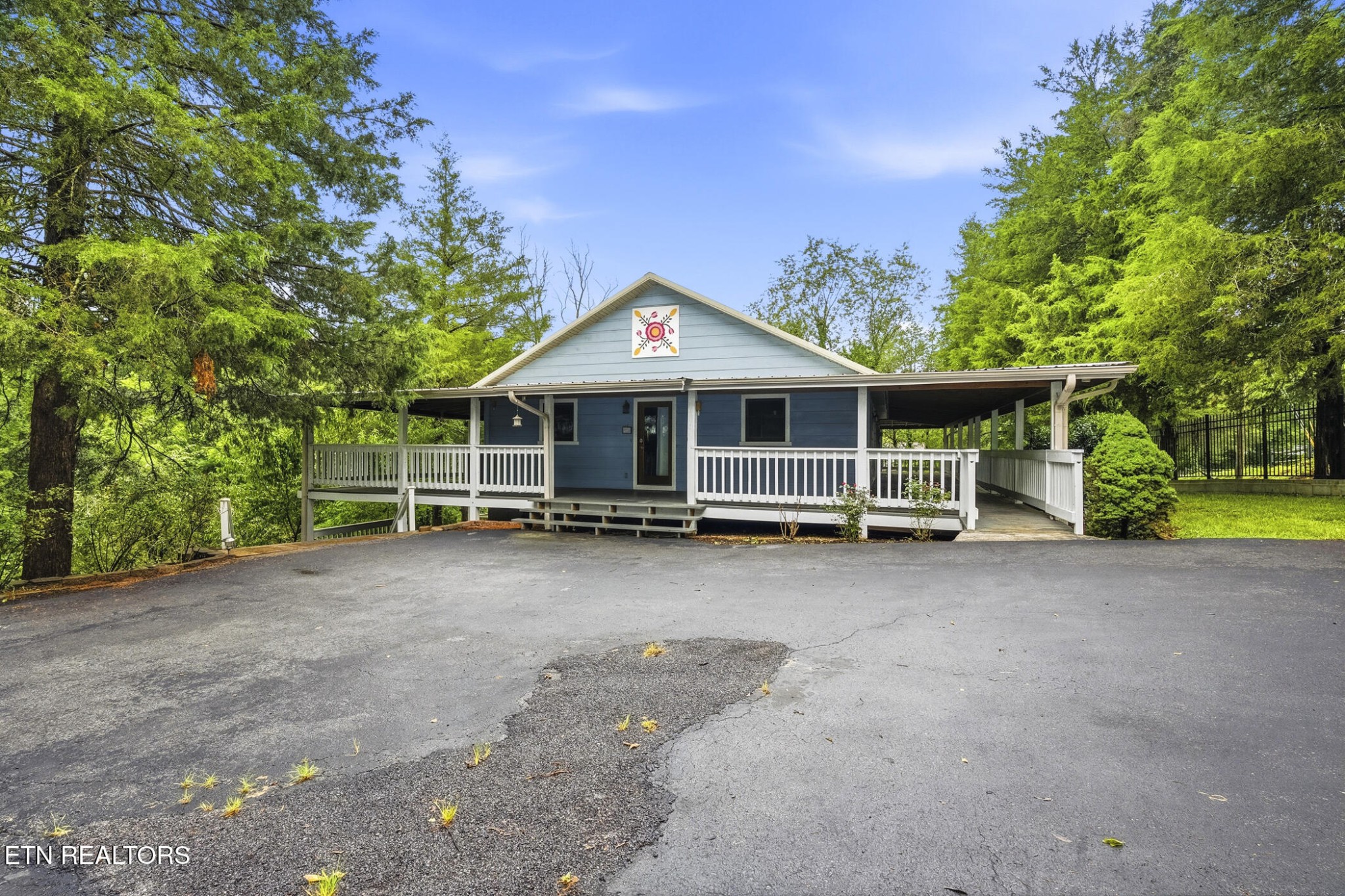 735 Pollard Rd Property Photo 1