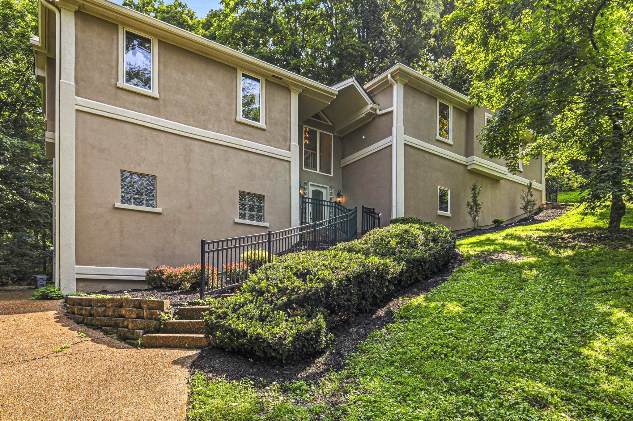 7030 Willowick Dr