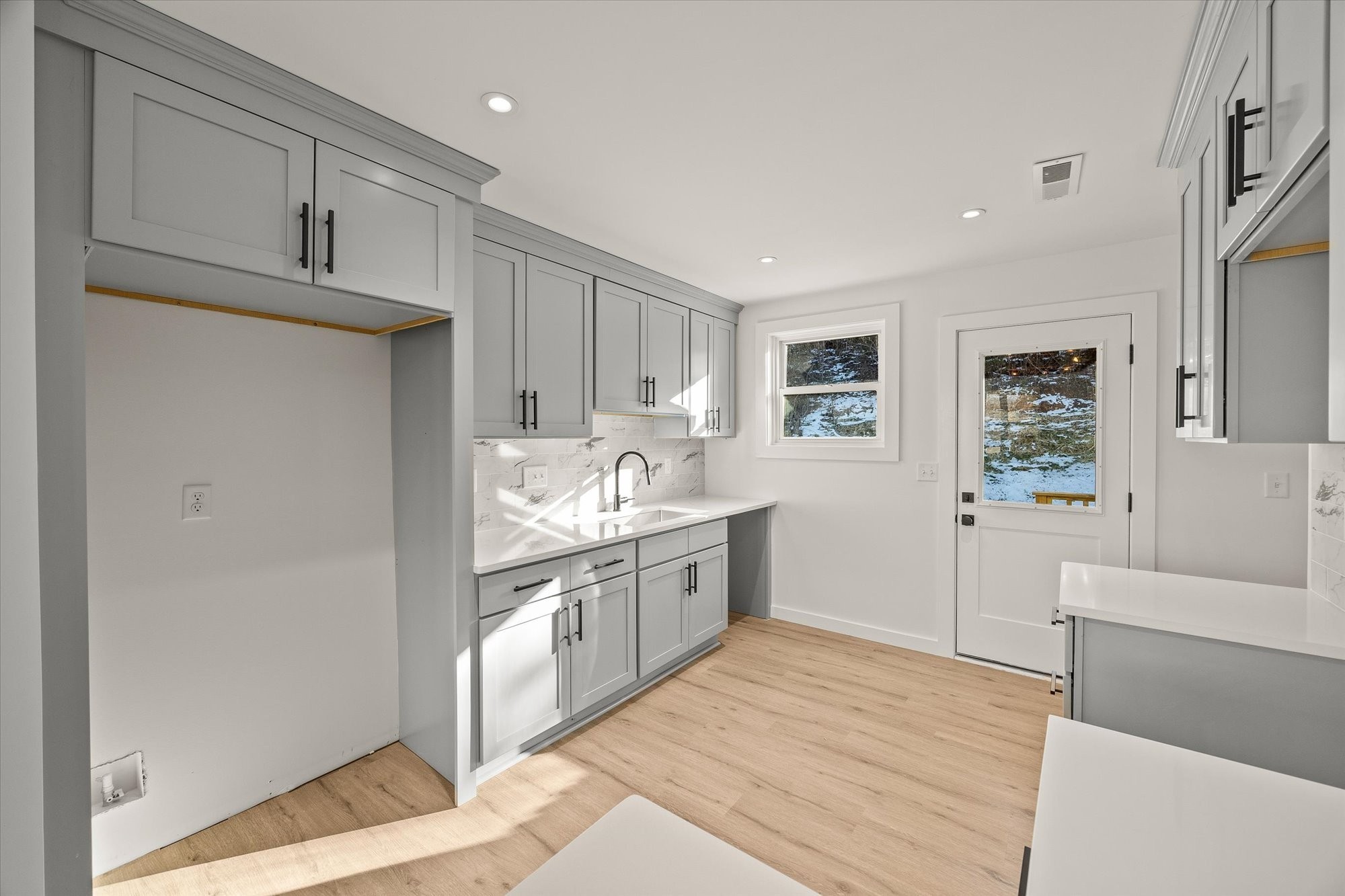 154 Boatman St Property Photo 2