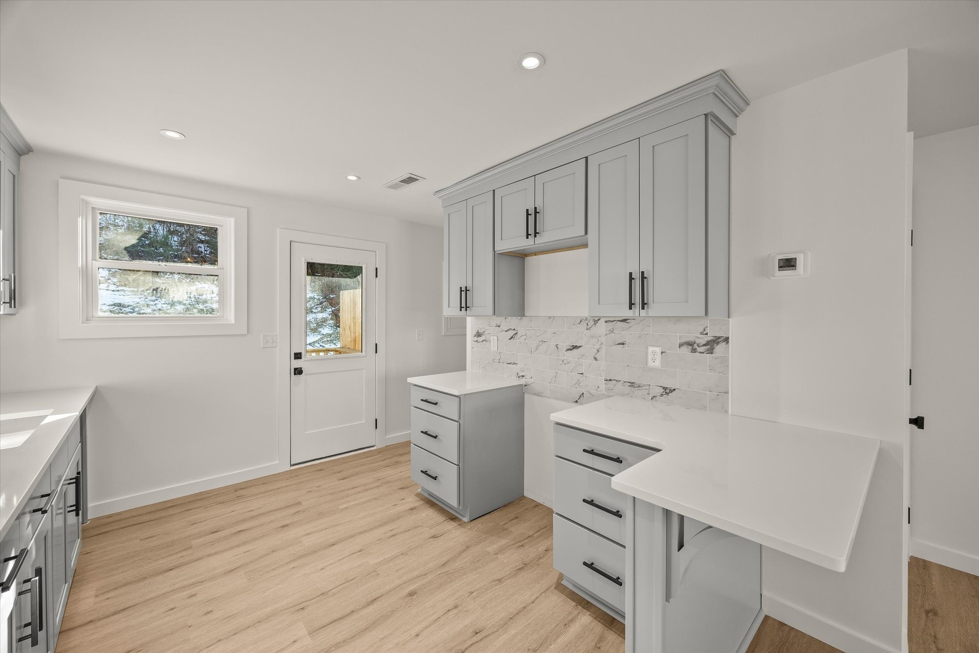154 Boatman St Property Photo 4