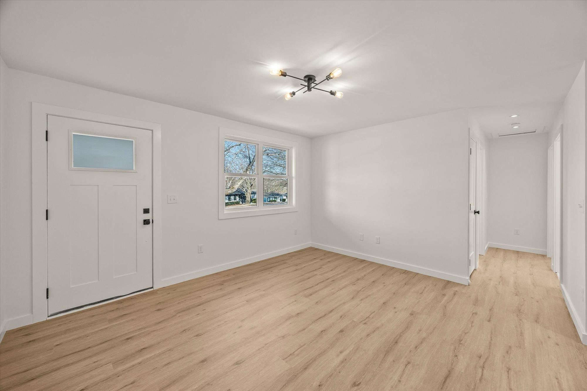 154 Boatman St Property Photo 6