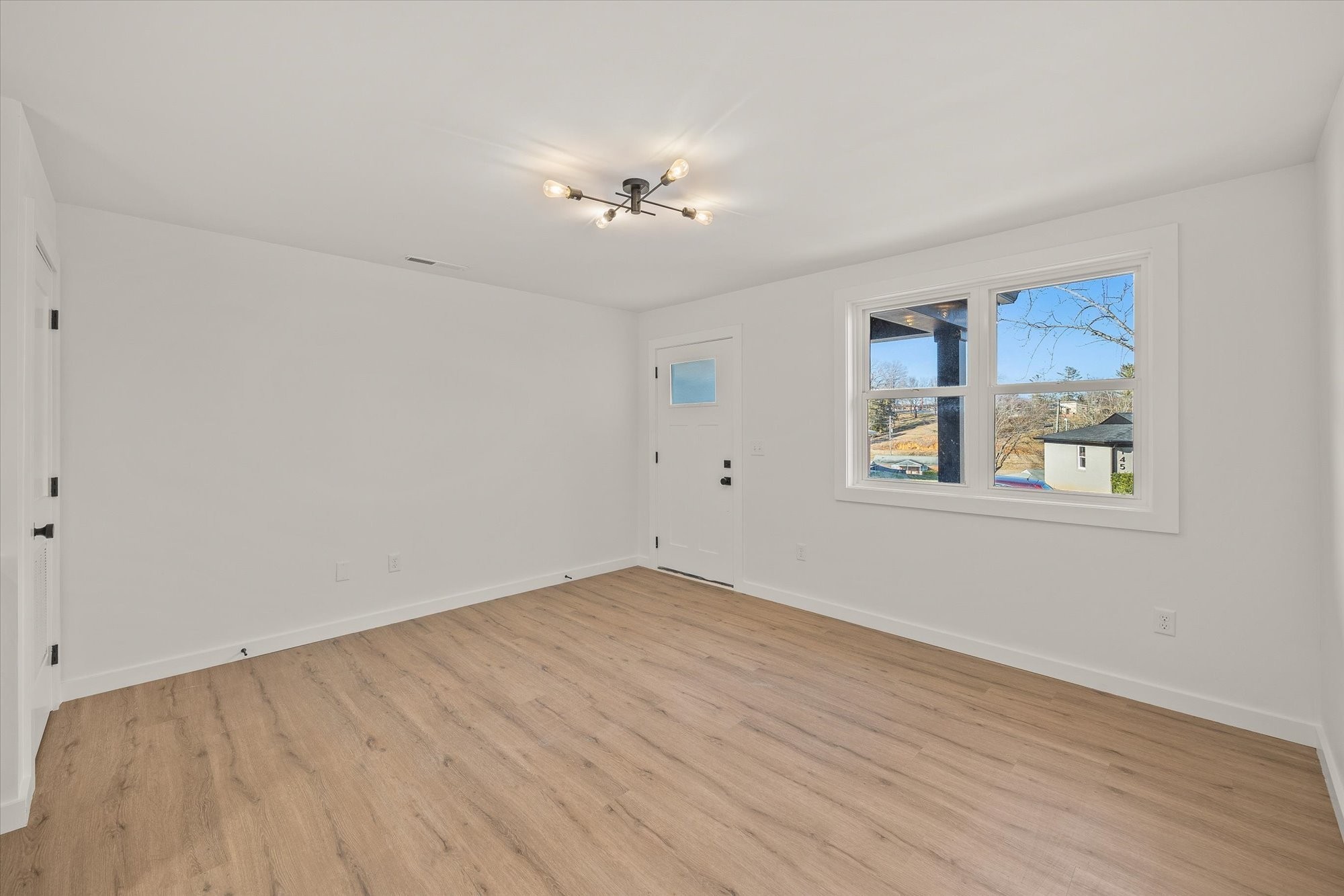 154 Boatman St Property Photo 7
