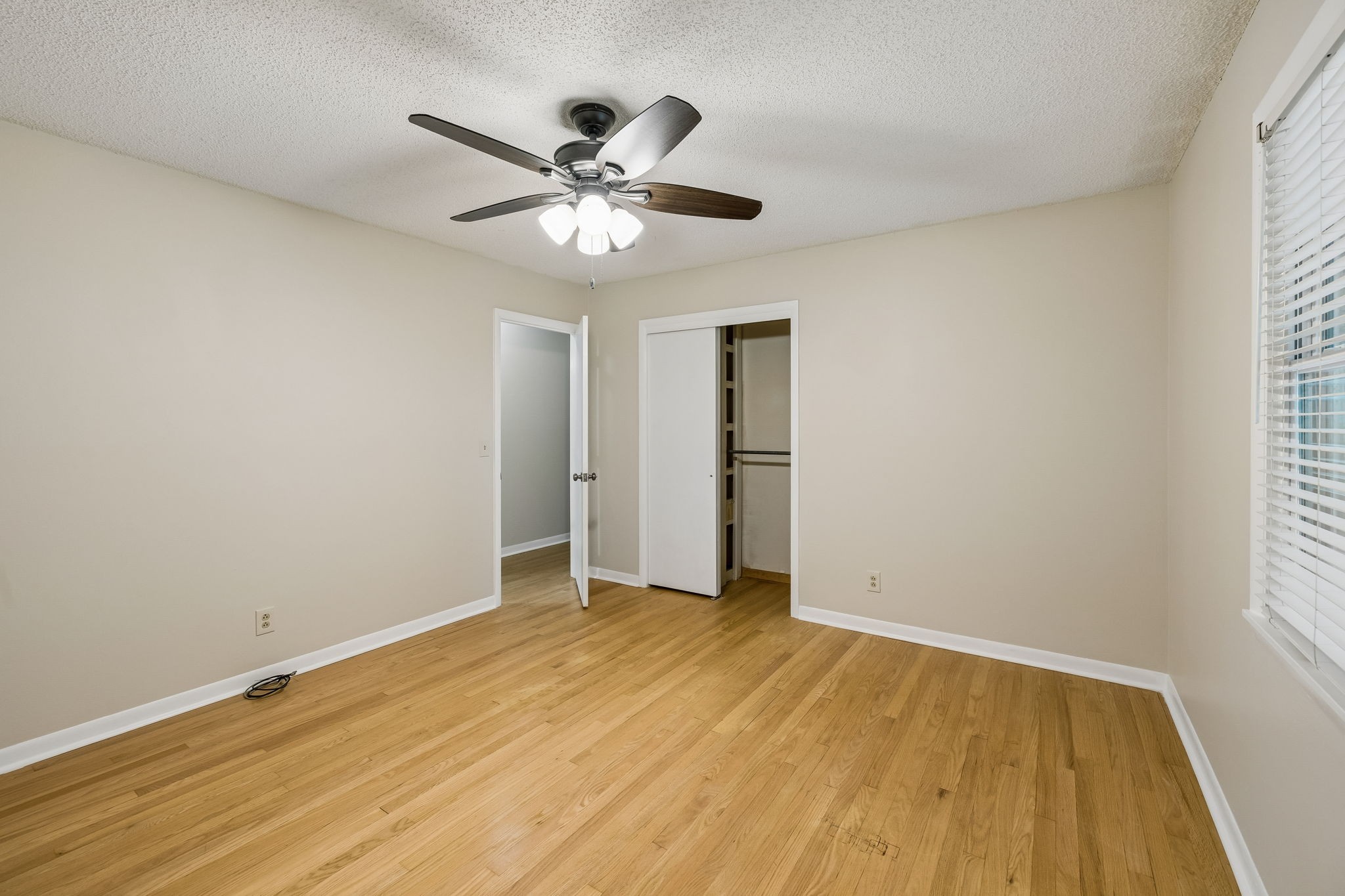 302 W Point Dr Property Photo 18