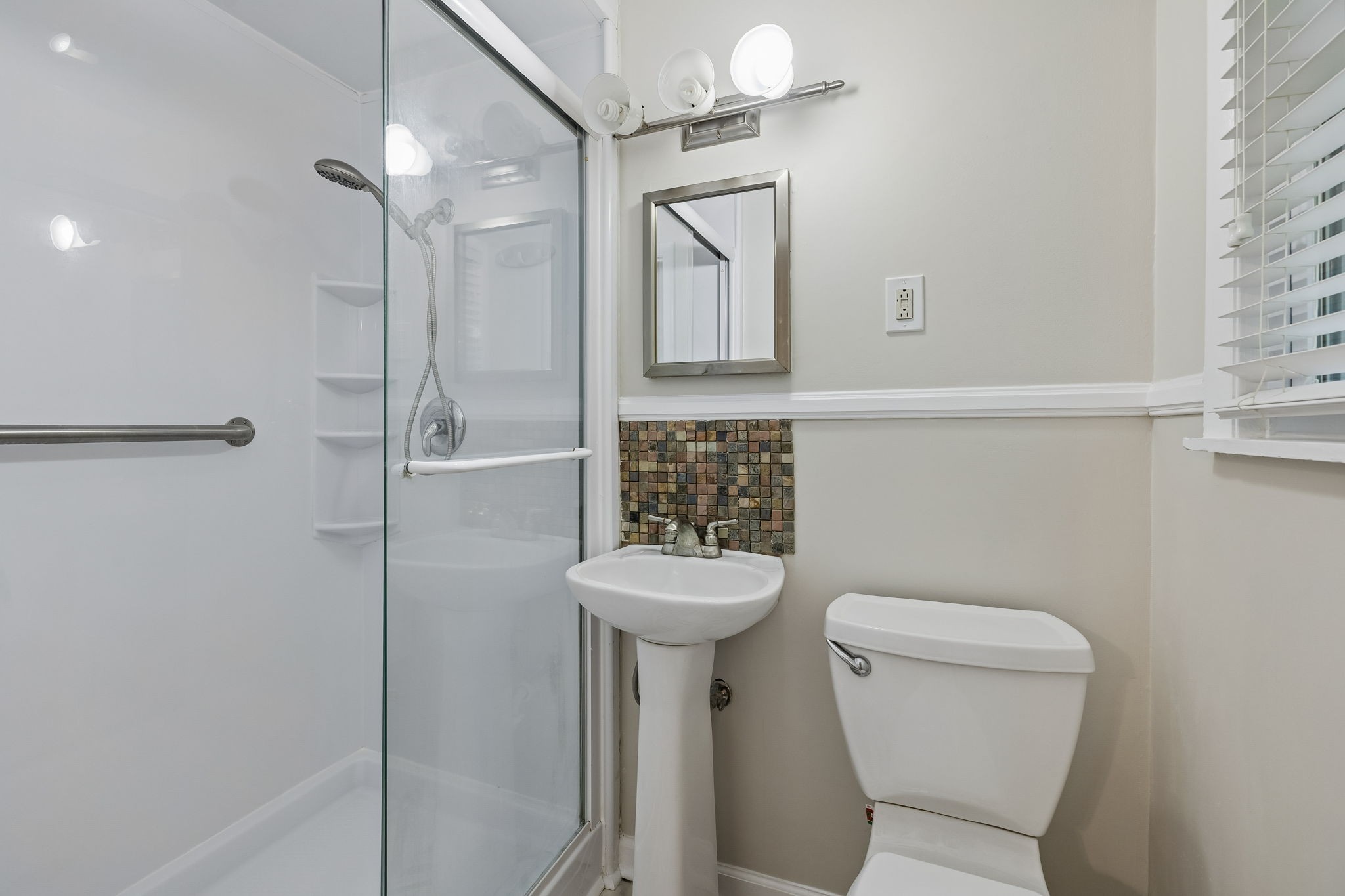 302 W Point Dr Property Photo 31