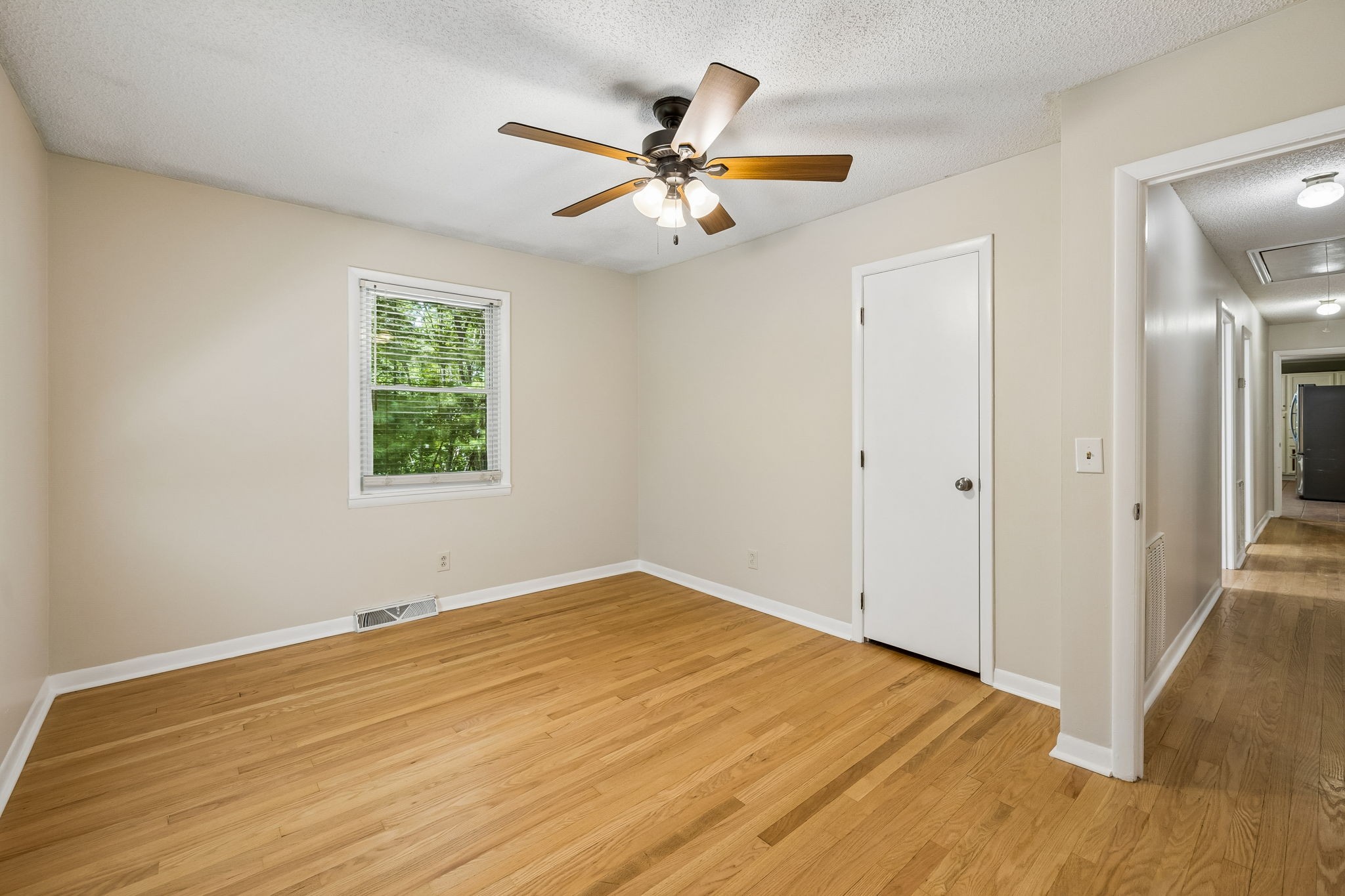 302 W Point Dr Property Photo 35
