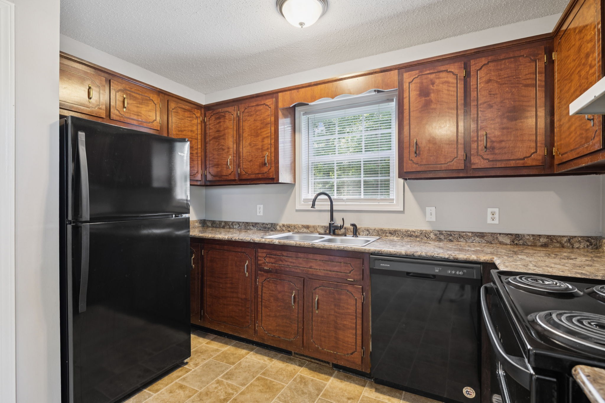 560 Grays Chapel Rd Property Photo 6