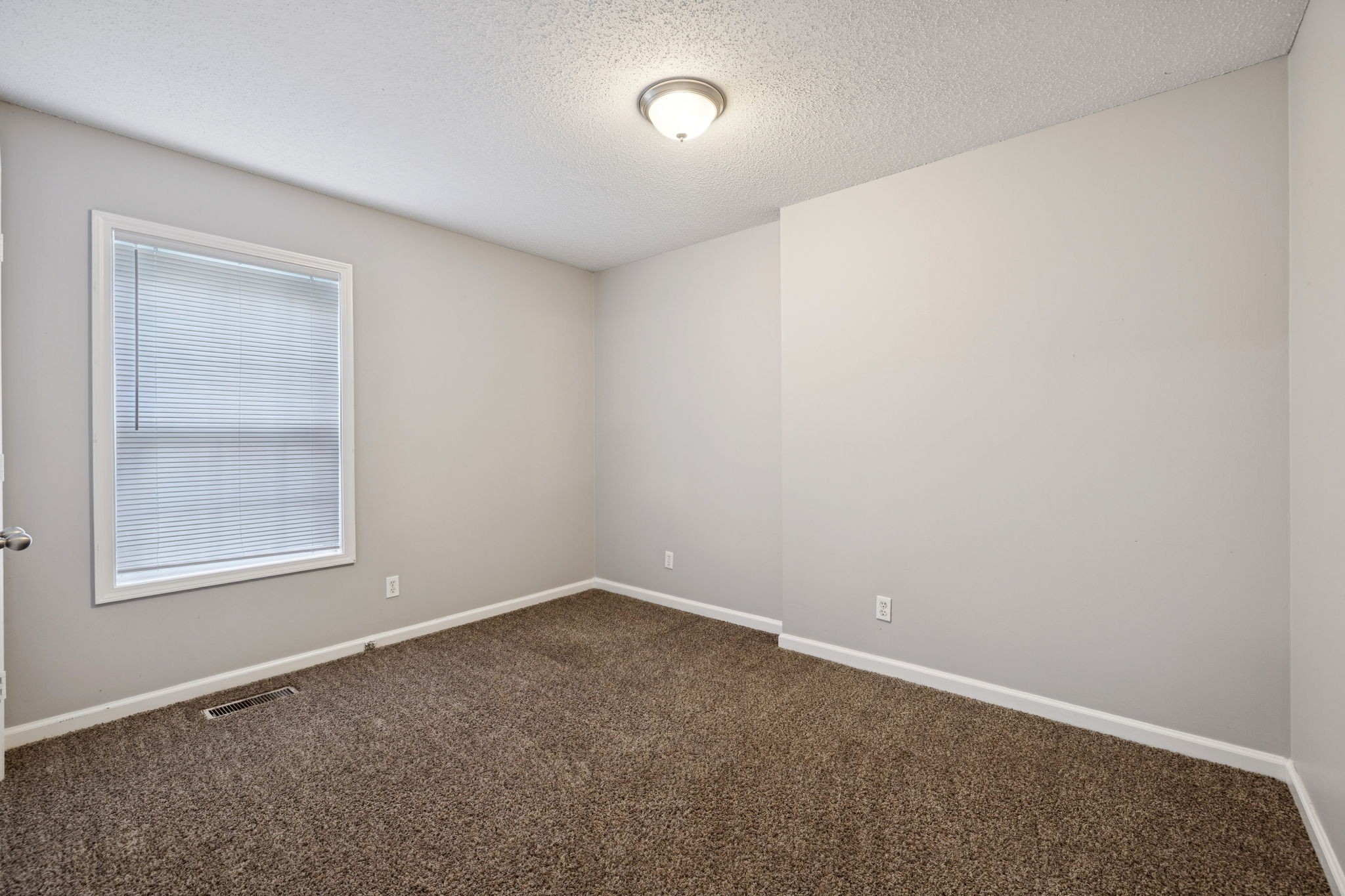 560 Grays Chapel Rd Property Photo 11