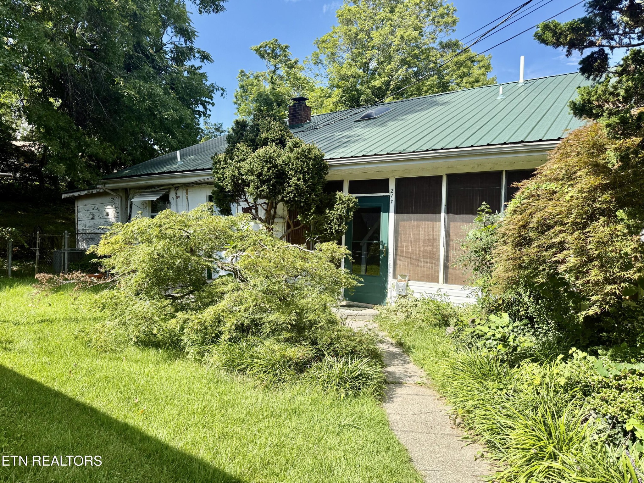 213 Northwestern Ave Property Photo 1