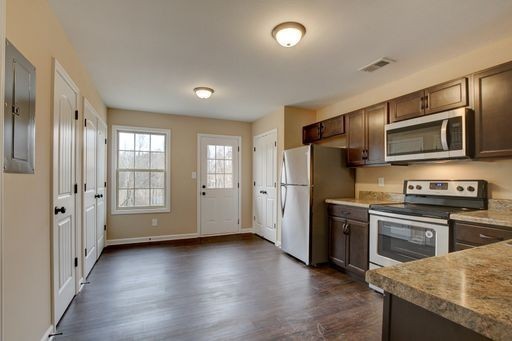 250 Fairview Lane Unit D Property Photo 5