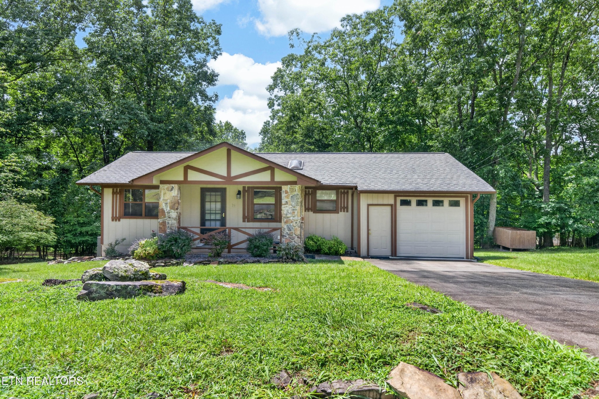 36 Druid Circle Property Photo 2