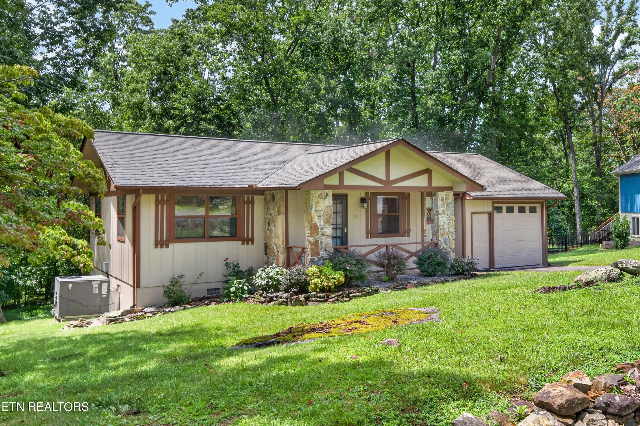 36 Druid Circle Property Photo 4