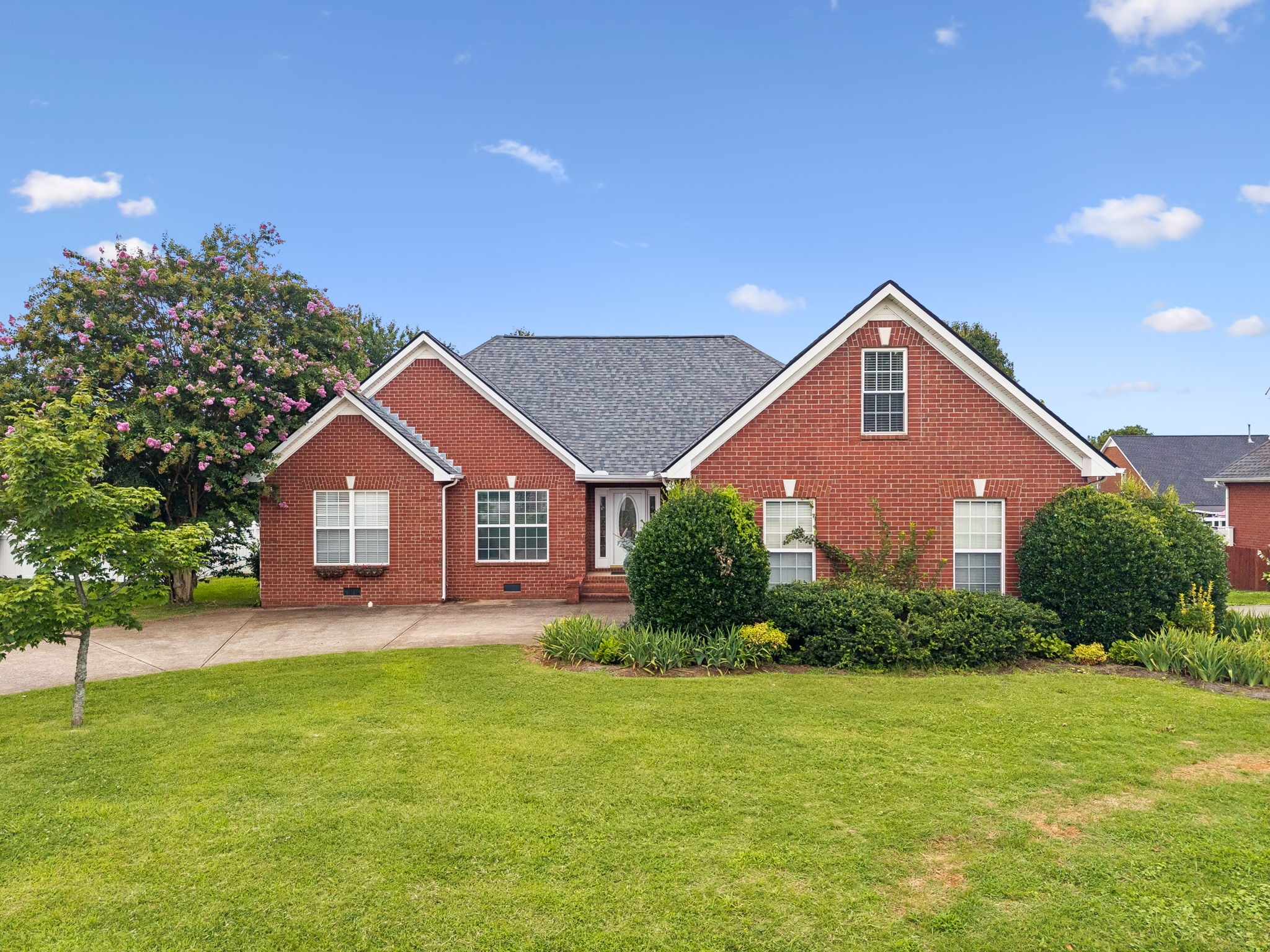 371 Sayre Ln Property Photo 2