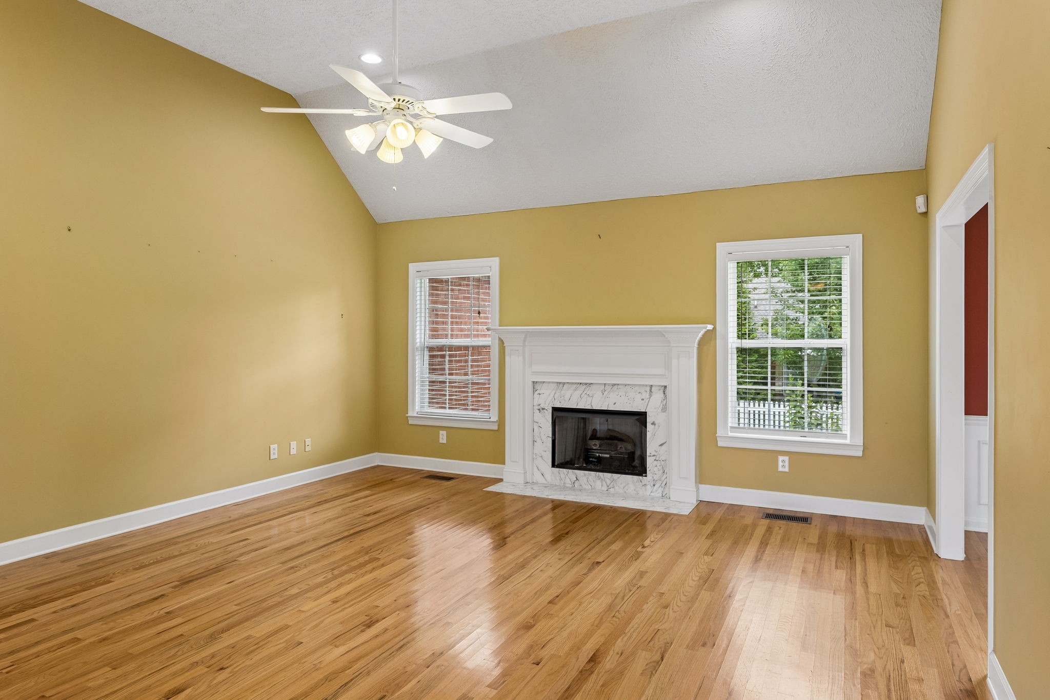 371 Sayre Ln Property Photo 6