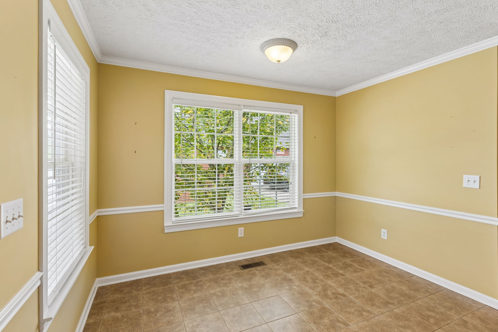 371 Sayre Ln Property Photo 16