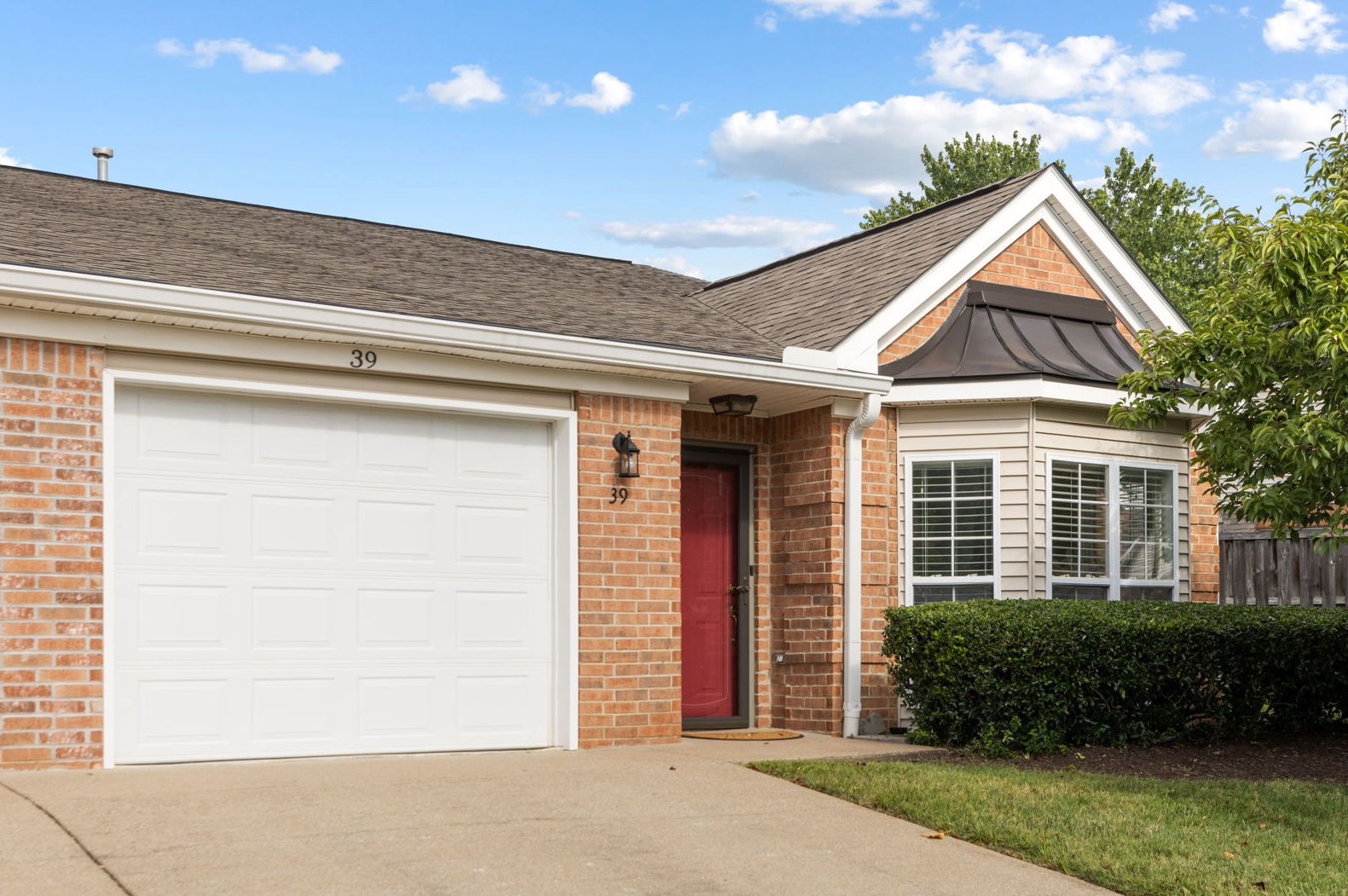 39 Chadwell Ln Property Photo 1