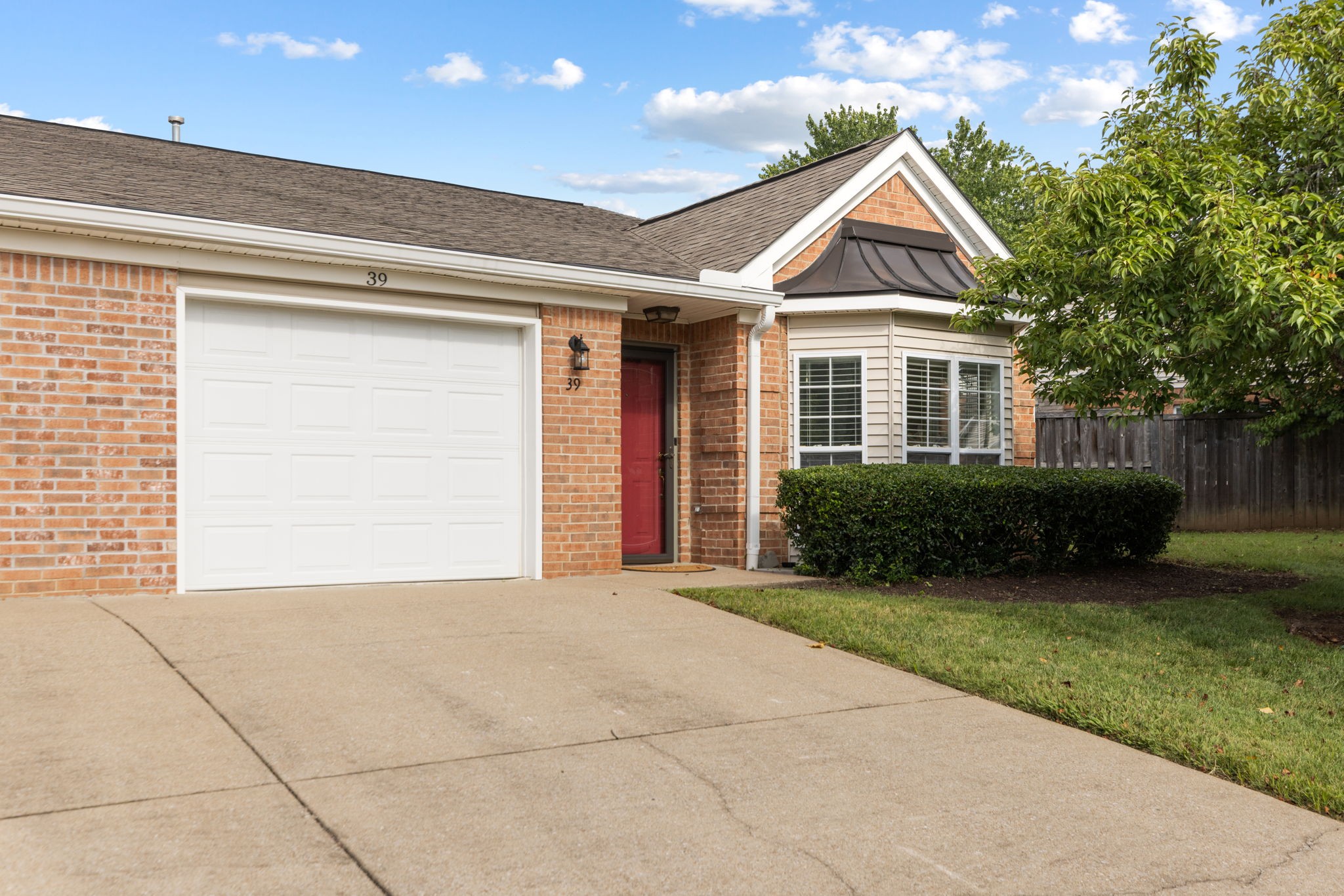 39 Chadwell Ln Property Photo 2