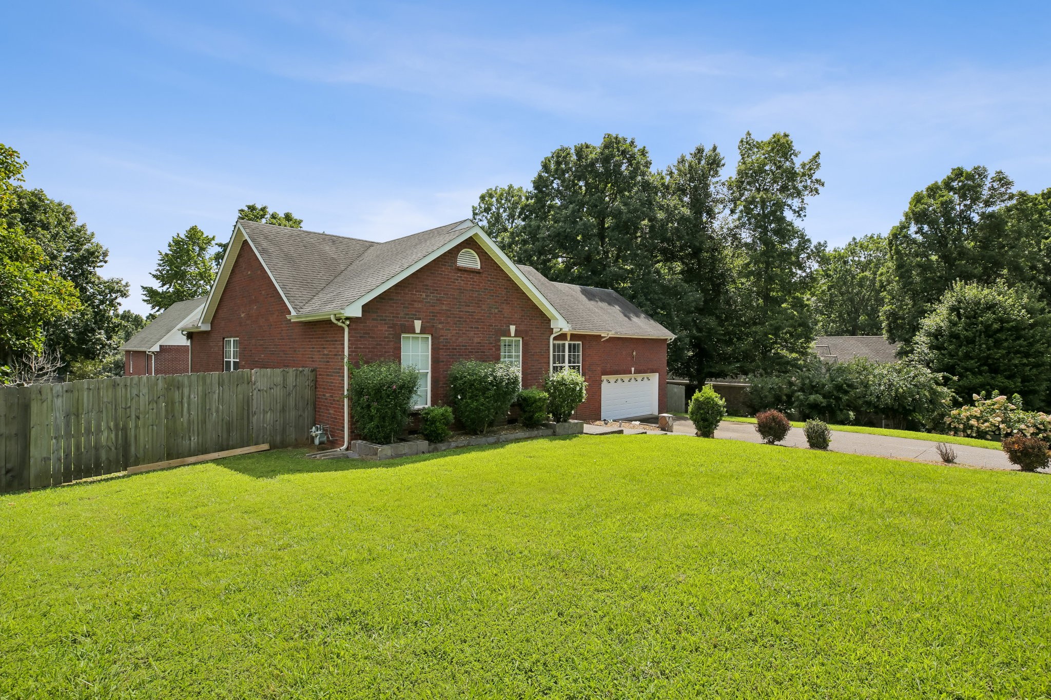 1156 Franklin Dr Property Photo 2