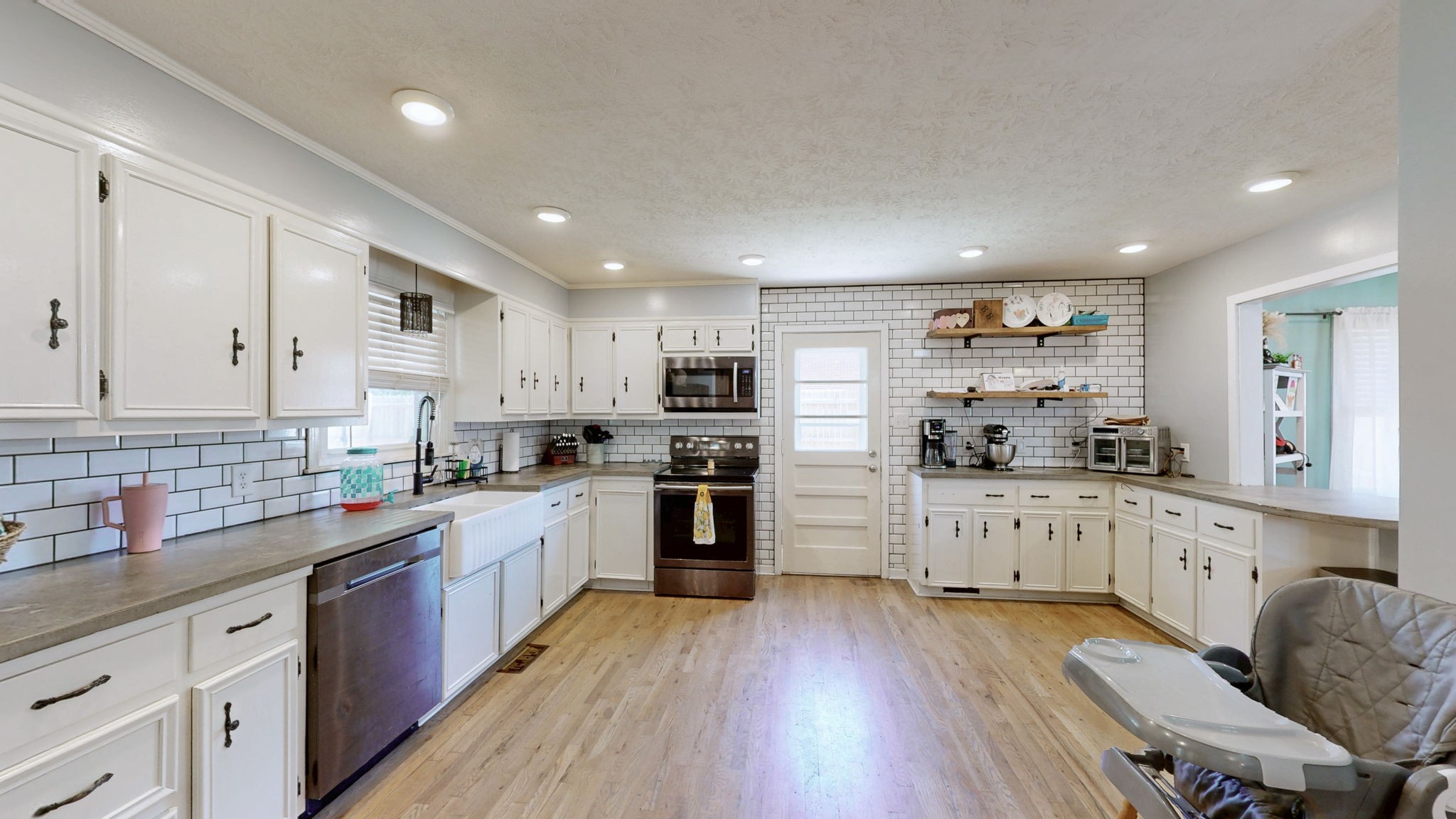 128 Jefferson Ave, W Property Photo 1