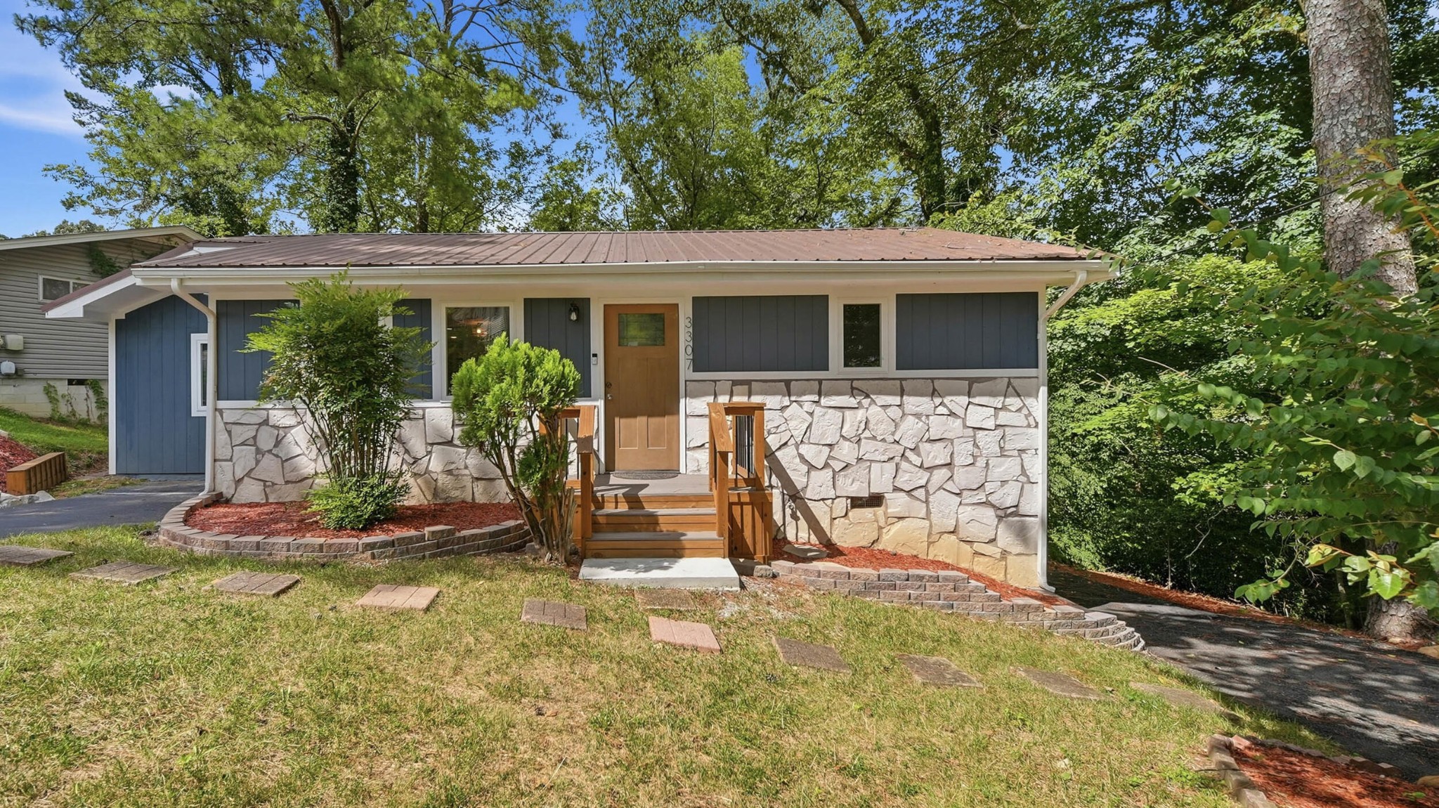 3307 E Kathleen Street