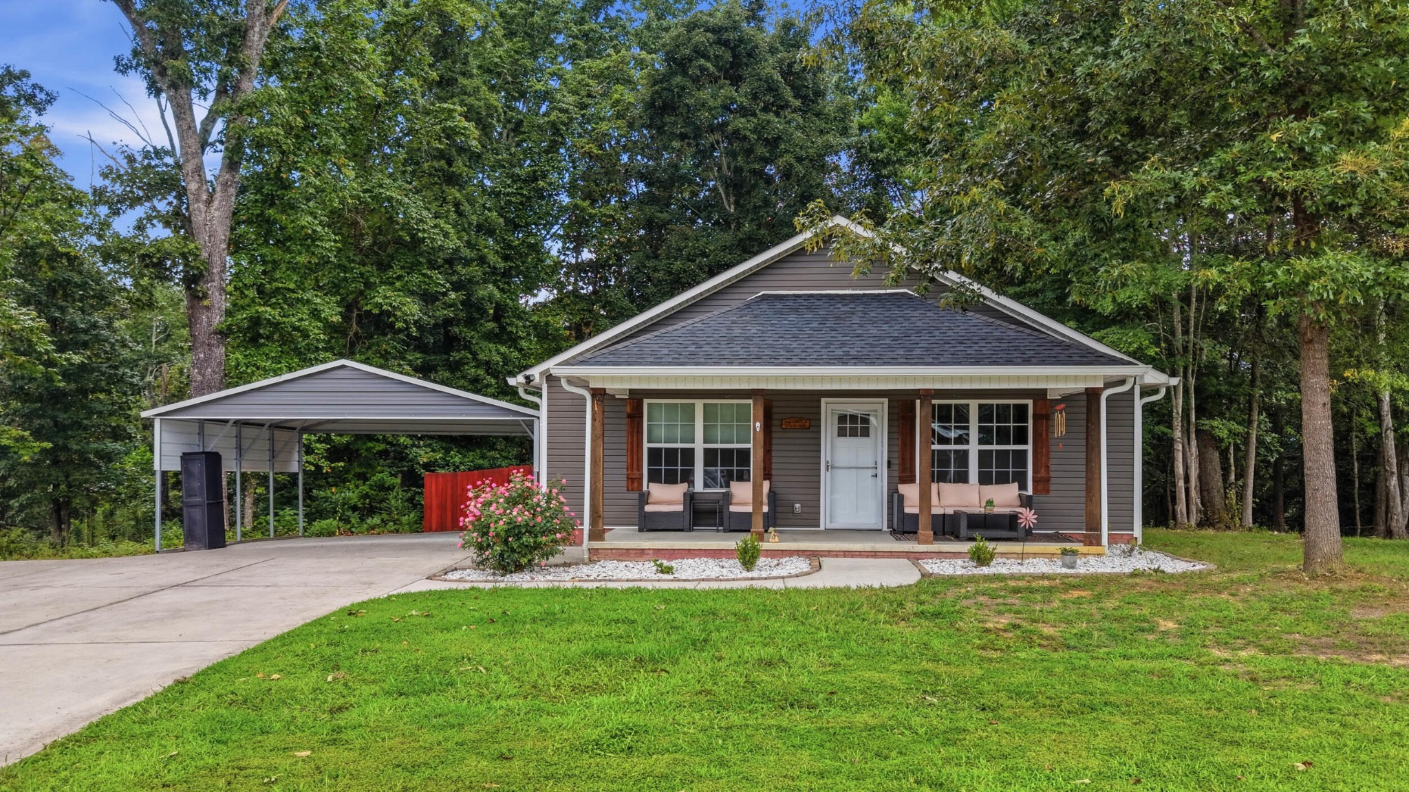 3442 Crawford Drive, Se Property Photo 2