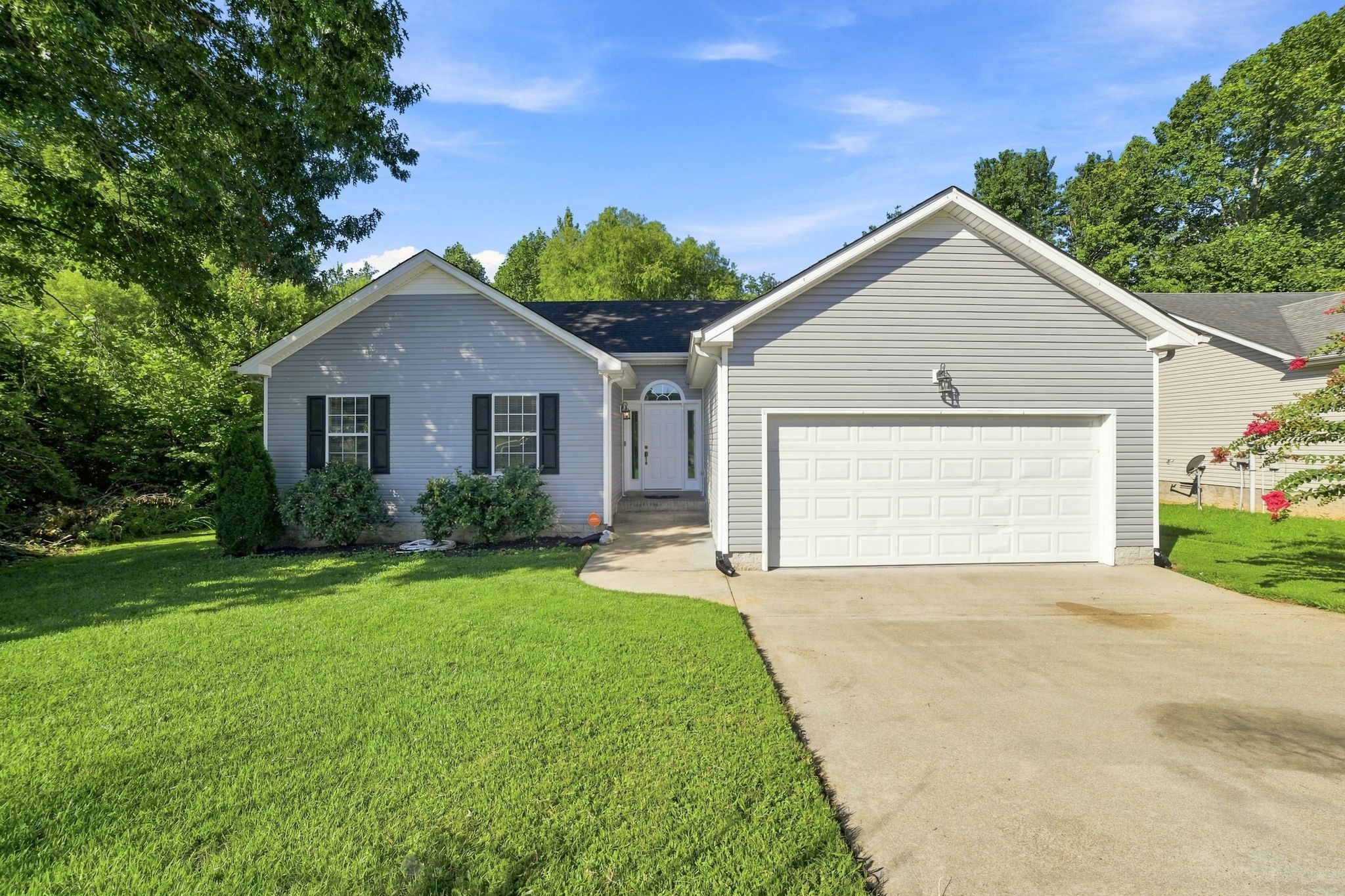 1672 Parkside Dr Property Photo 1