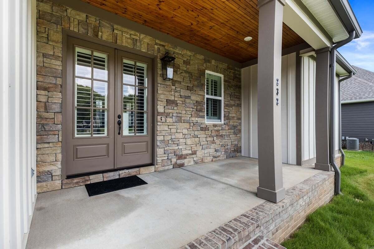 232 Winding Glen Drive, Nw Property Photo 3