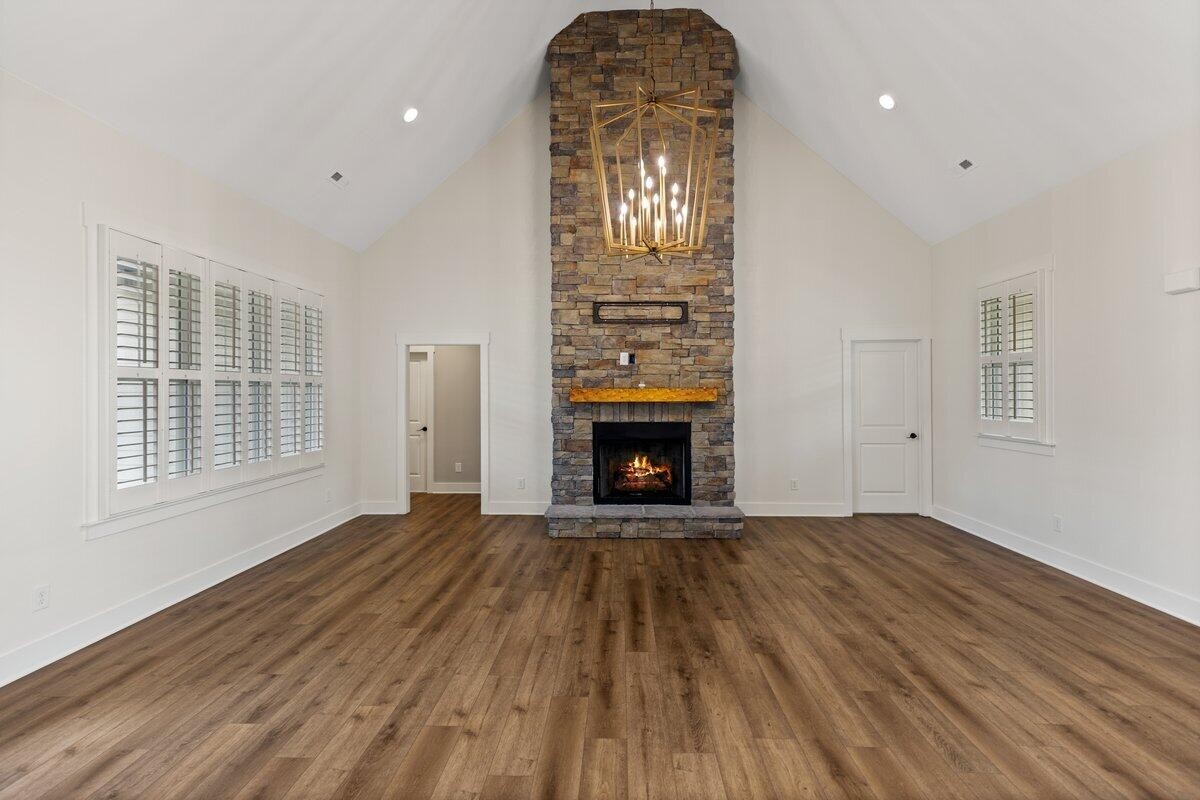 232 Winding Glen Drive, Nw Property Photo 5