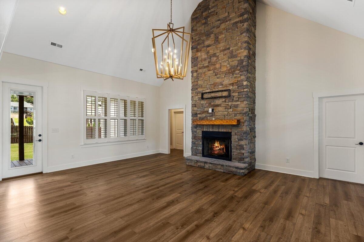 232 Winding Glen Drive, Nw Property Photo 6