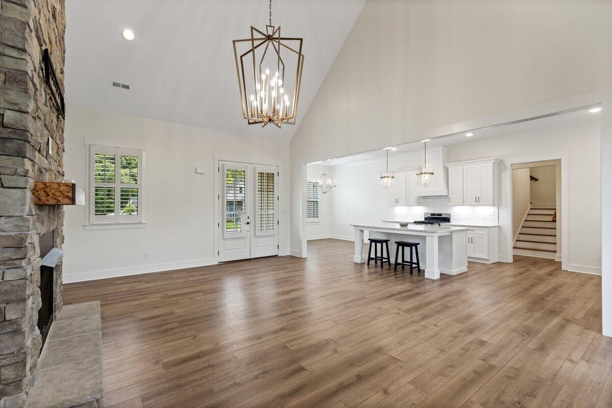 232 Winding Glen Drive, Nw Property Photo 8