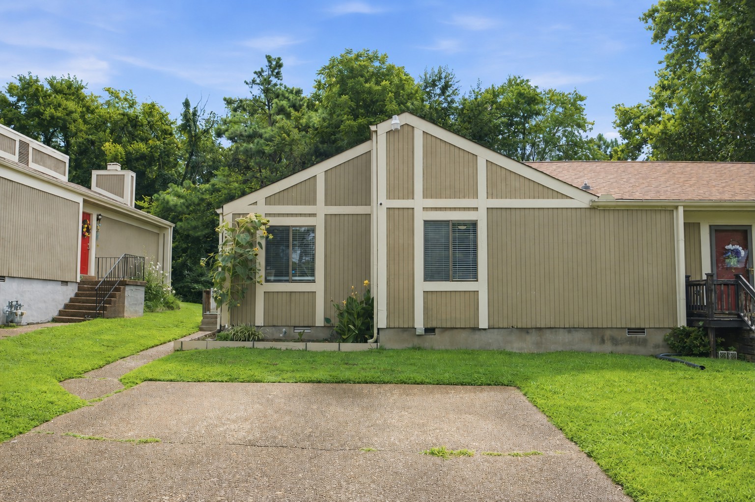 738 Albar Dr Property Photo 1