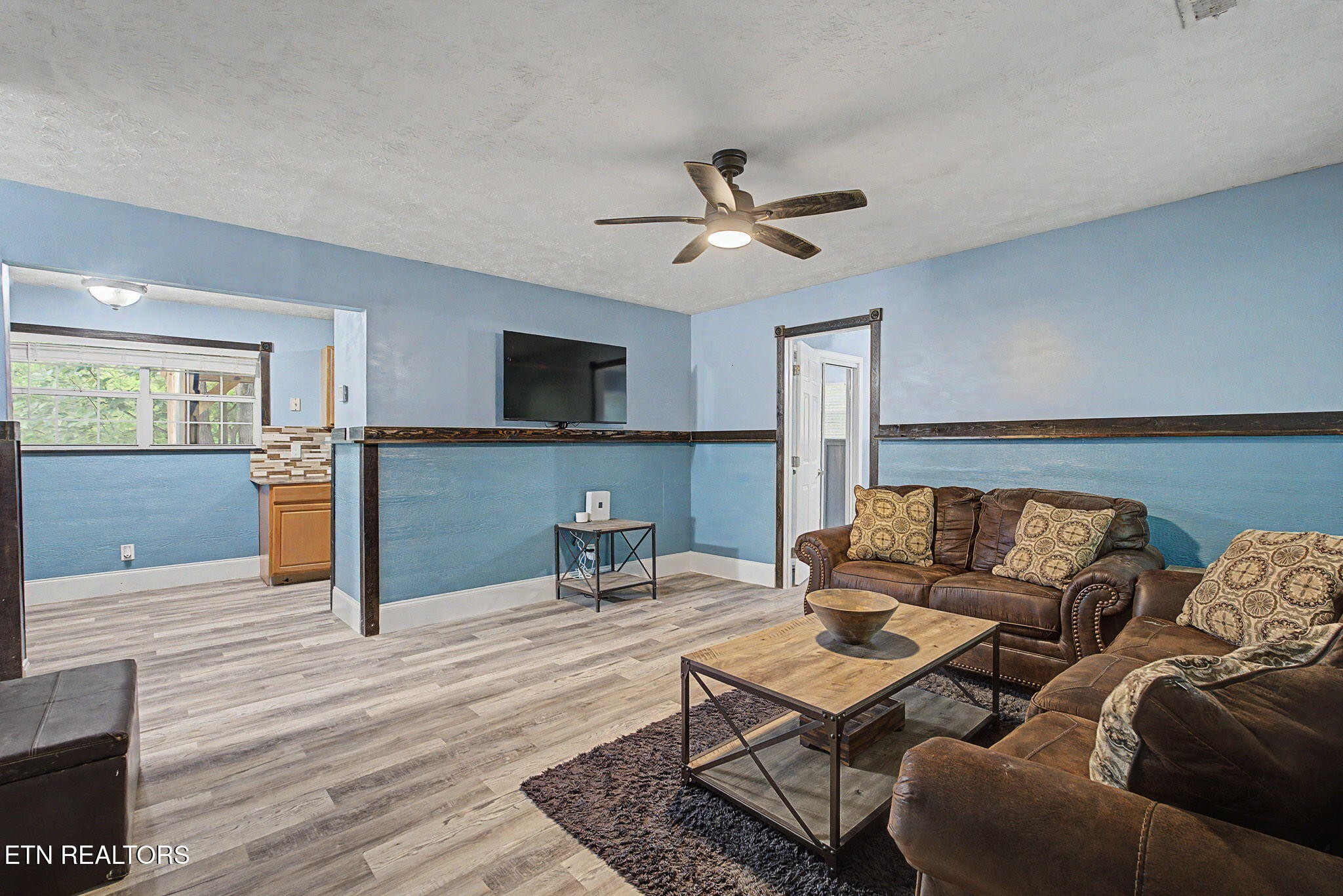 1614 Dogwood St Property Photo 3