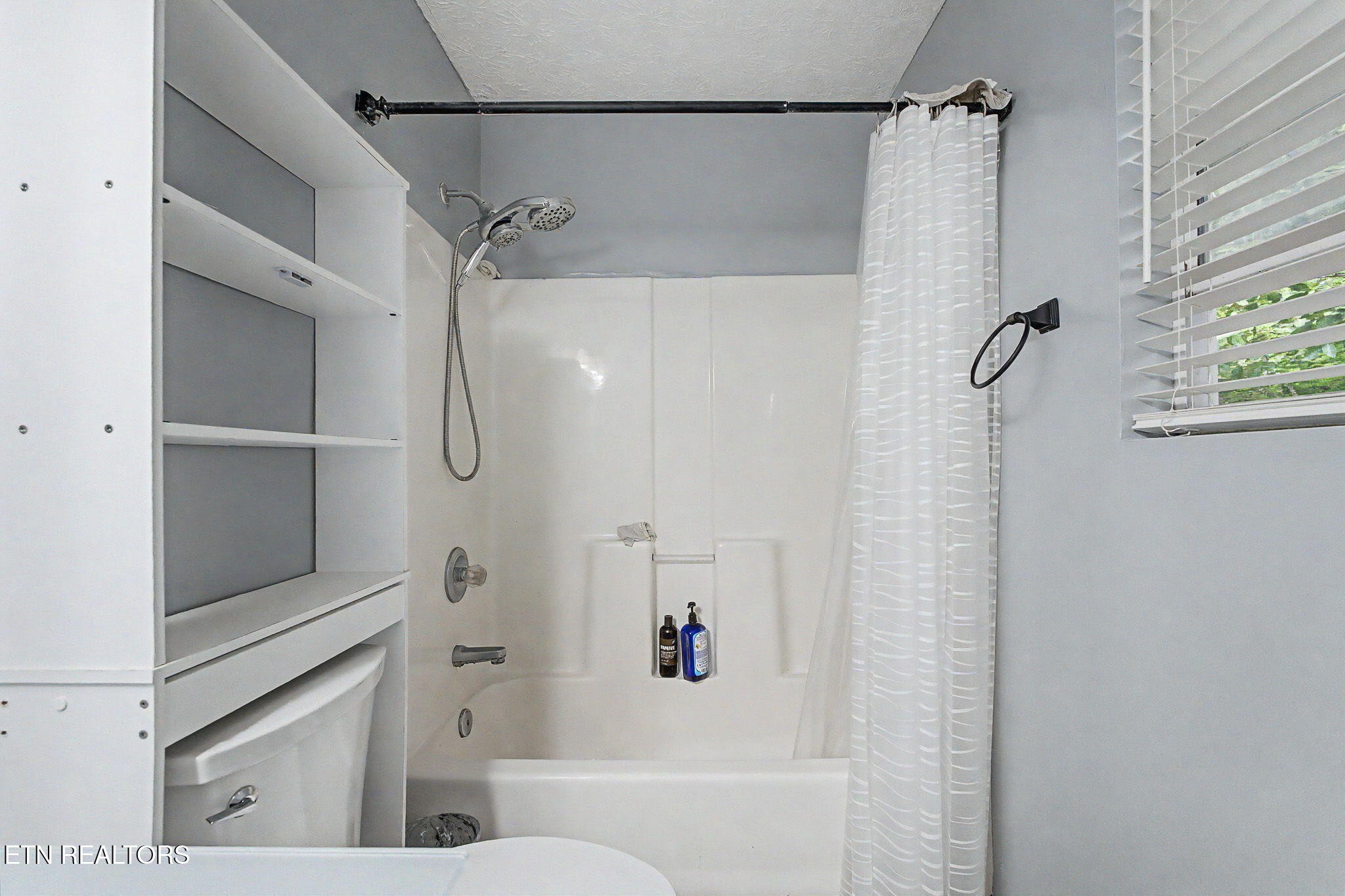 1614 Dogwood St Property Photo 10