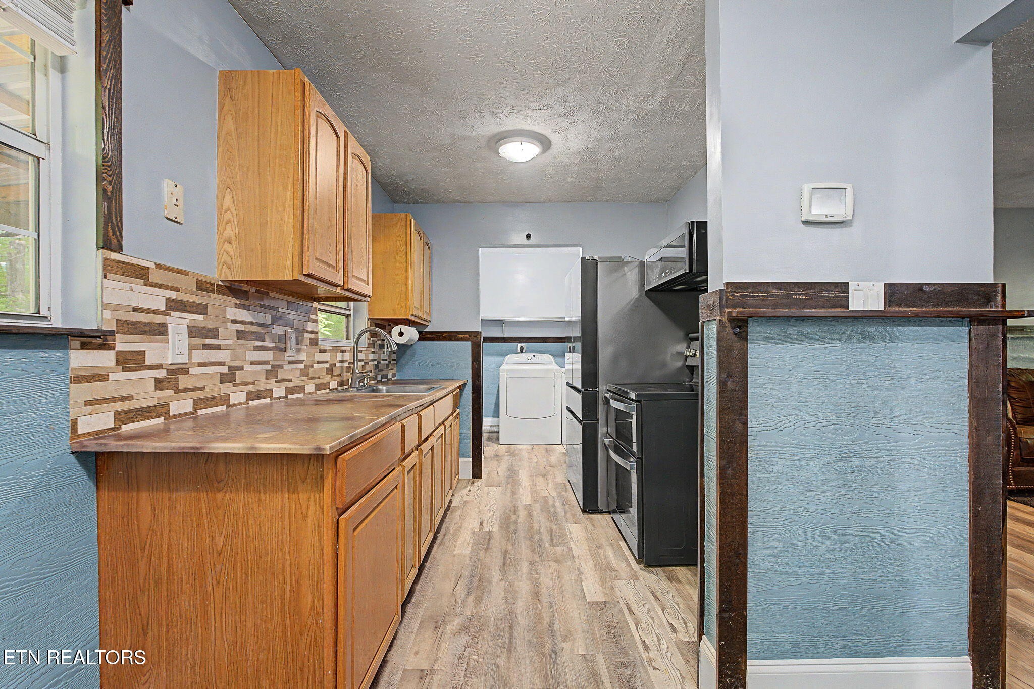 1614 Dogwood St Property Photo 12