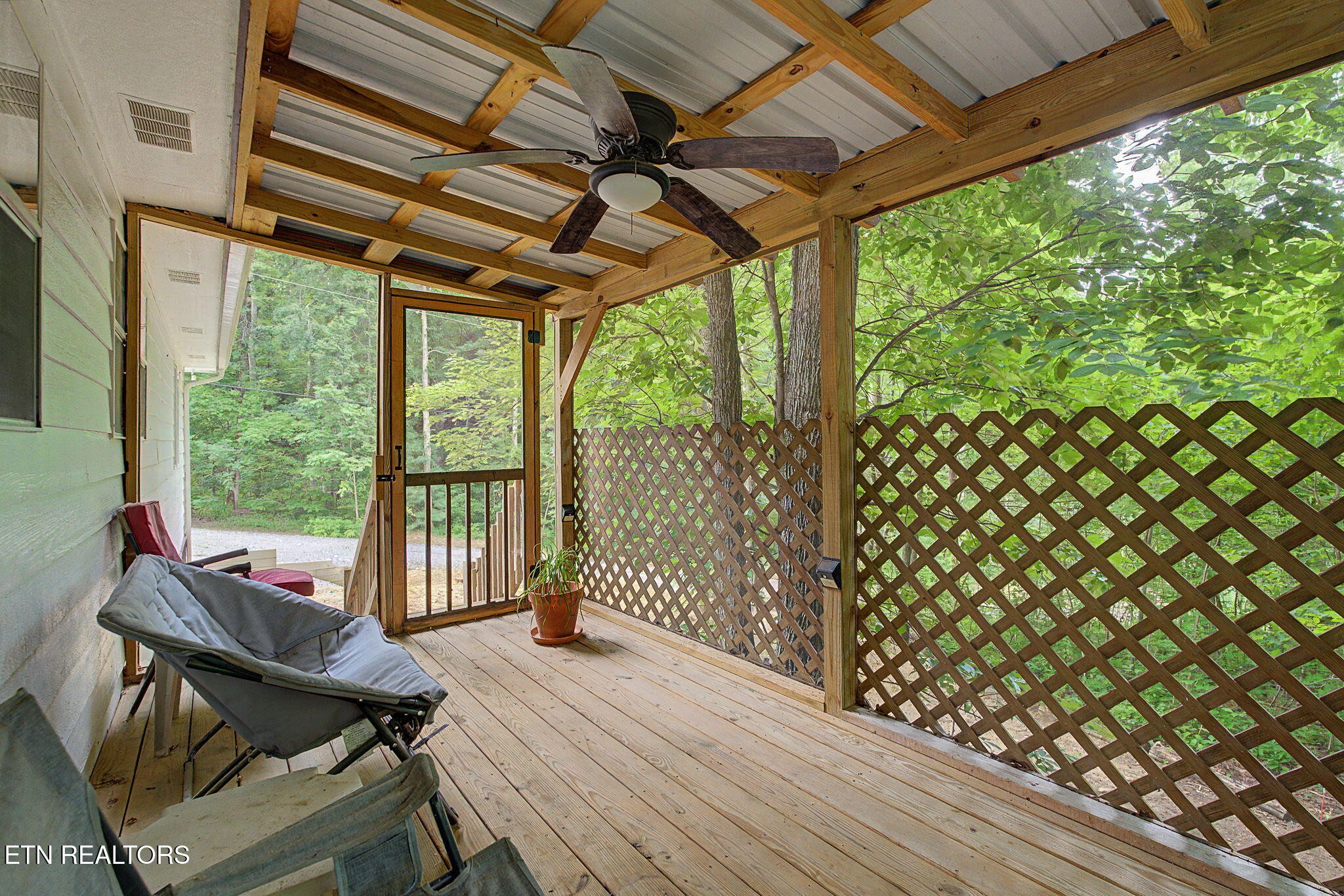 1614 Dogwood St Property Photo 23