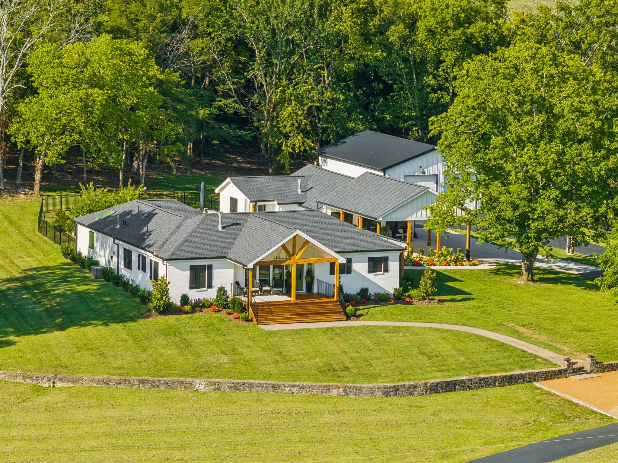 5672 Carters Creek Pike Property Photo 1