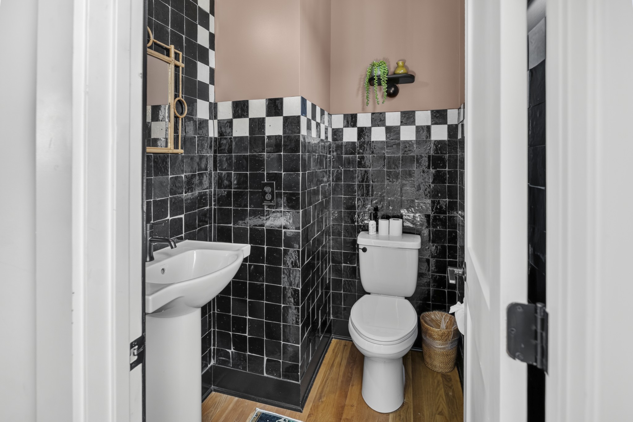 530 Edwin St Property Photo 20
