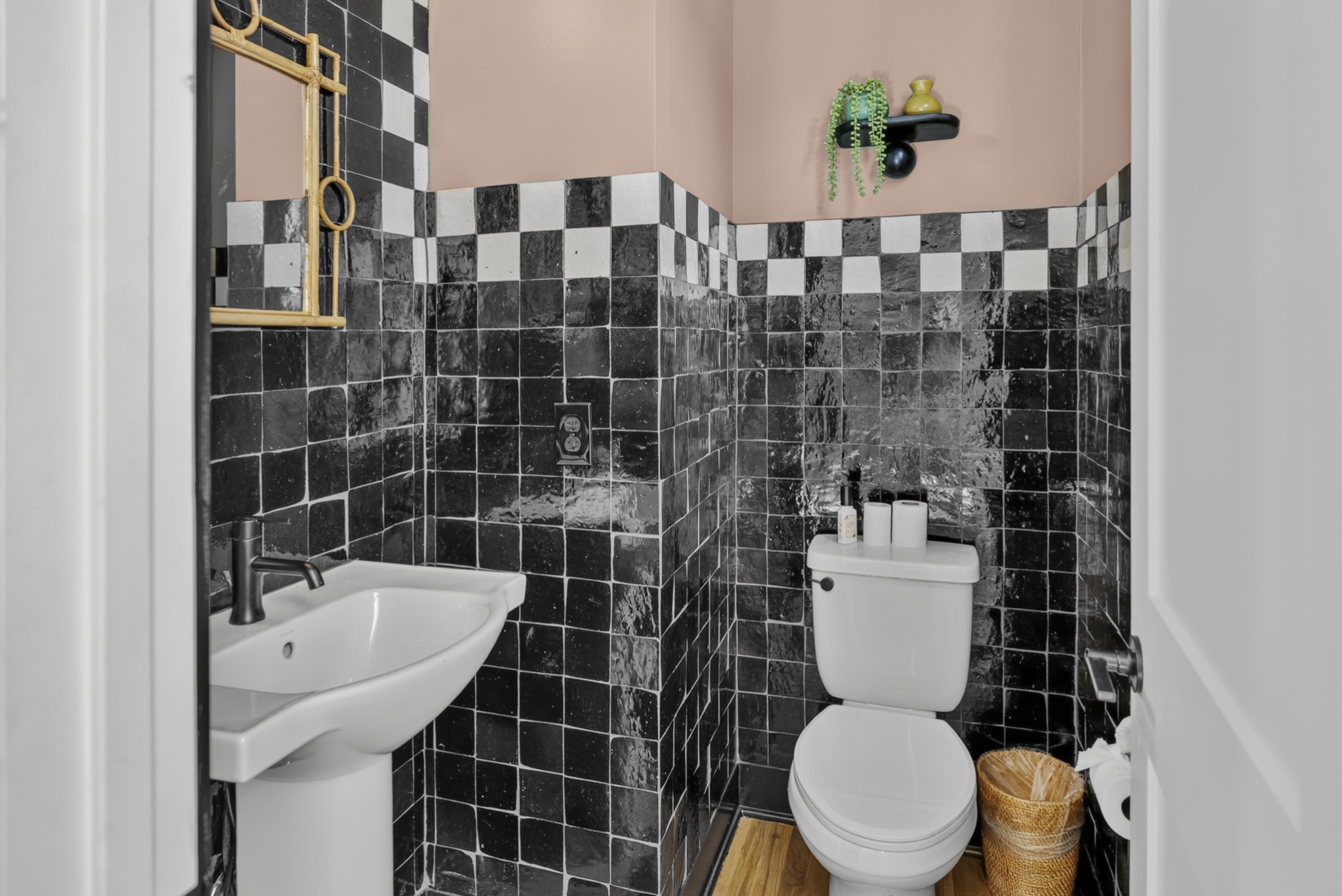 530 Edwin St Property Photo 21