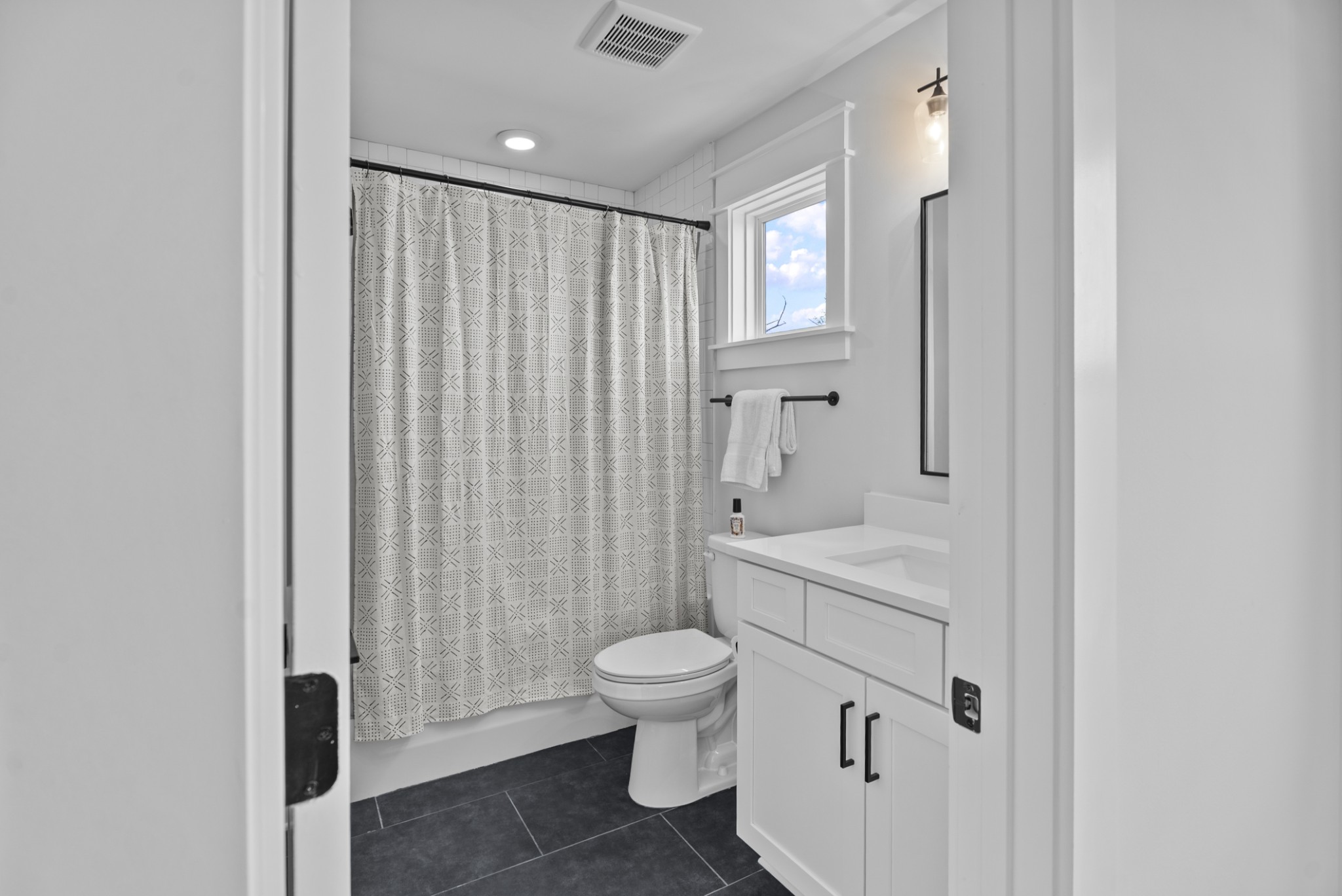 530 Edwin St Property Photo 30