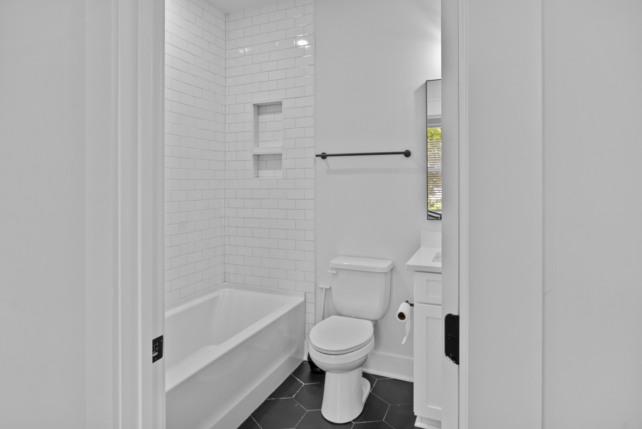 530 Edwin St Property Photo 35