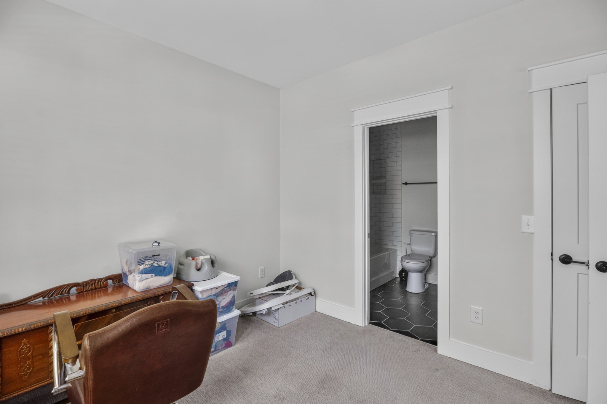 530 Edwin St Property Photo 36
