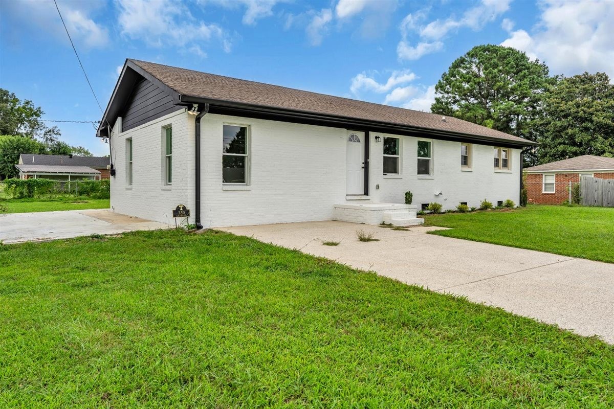 330 Lagoon Dr