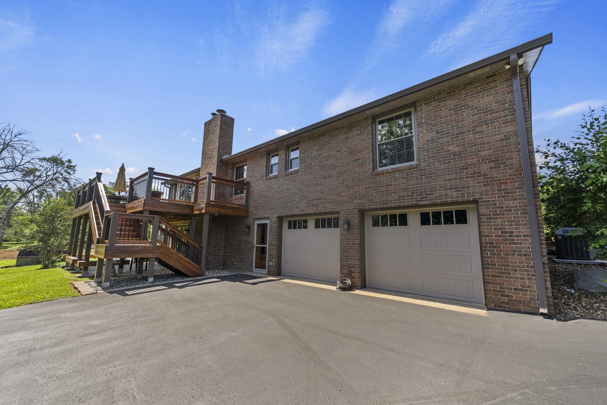 489 Page Dr Property Photo 1