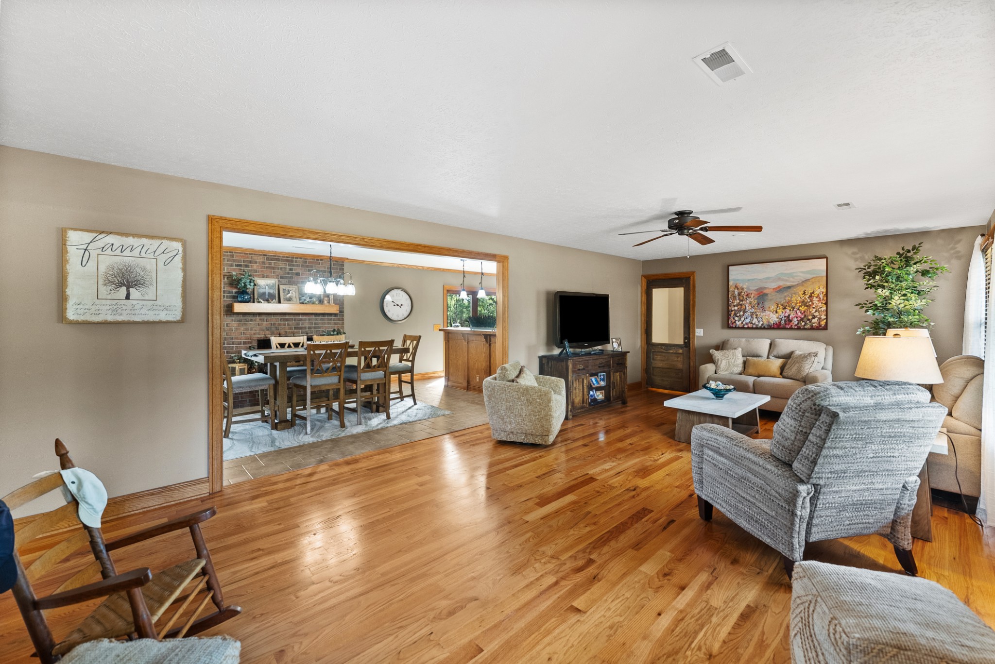 489 Page Dr Property Photo 3