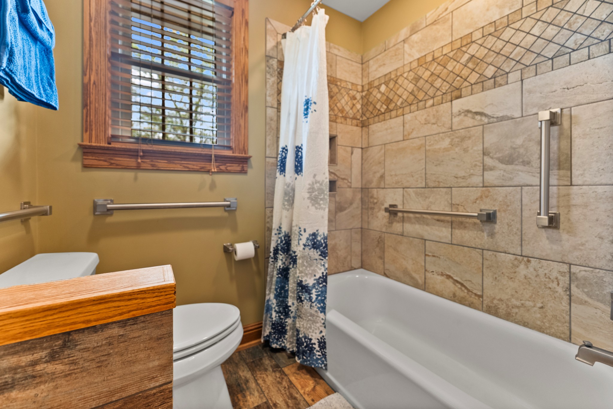 489 Page Dr Property Photo 17