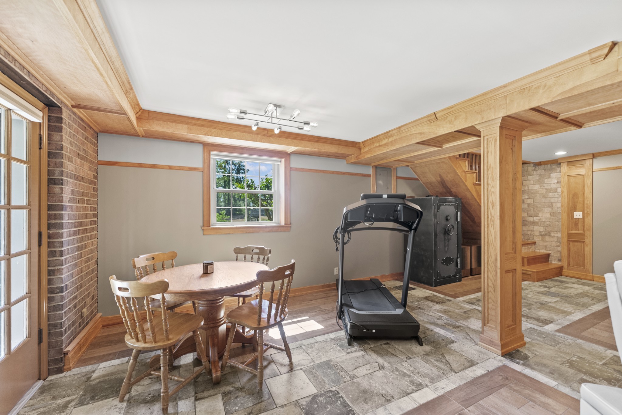489 Page Dr Property Photo 37