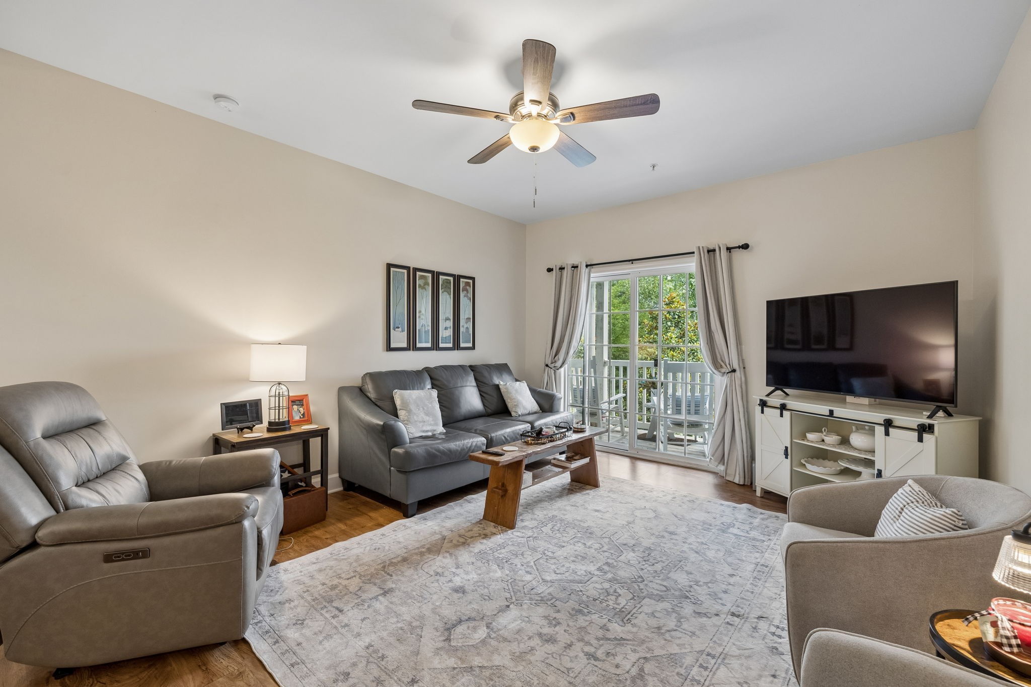 8601 Peckham Ln Property Photo 1